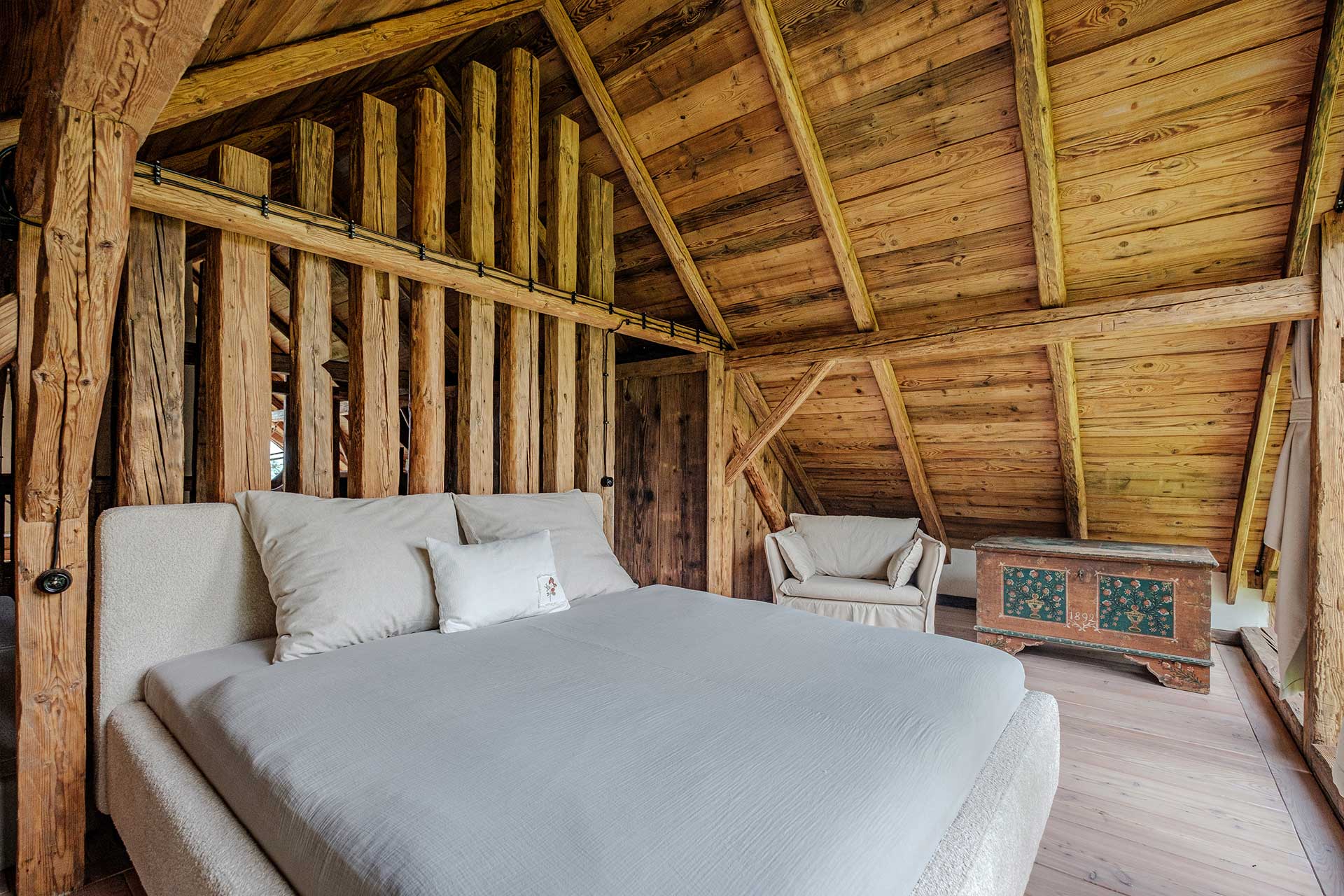 chata-pytlorka_house_navsi-czech-republic_interior-bedroom.jpg