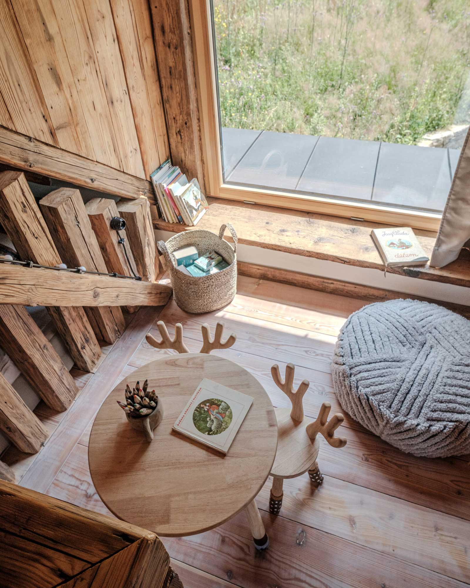chata-pytlorka_house_navsi-czech-republic_interior-detail.jpg