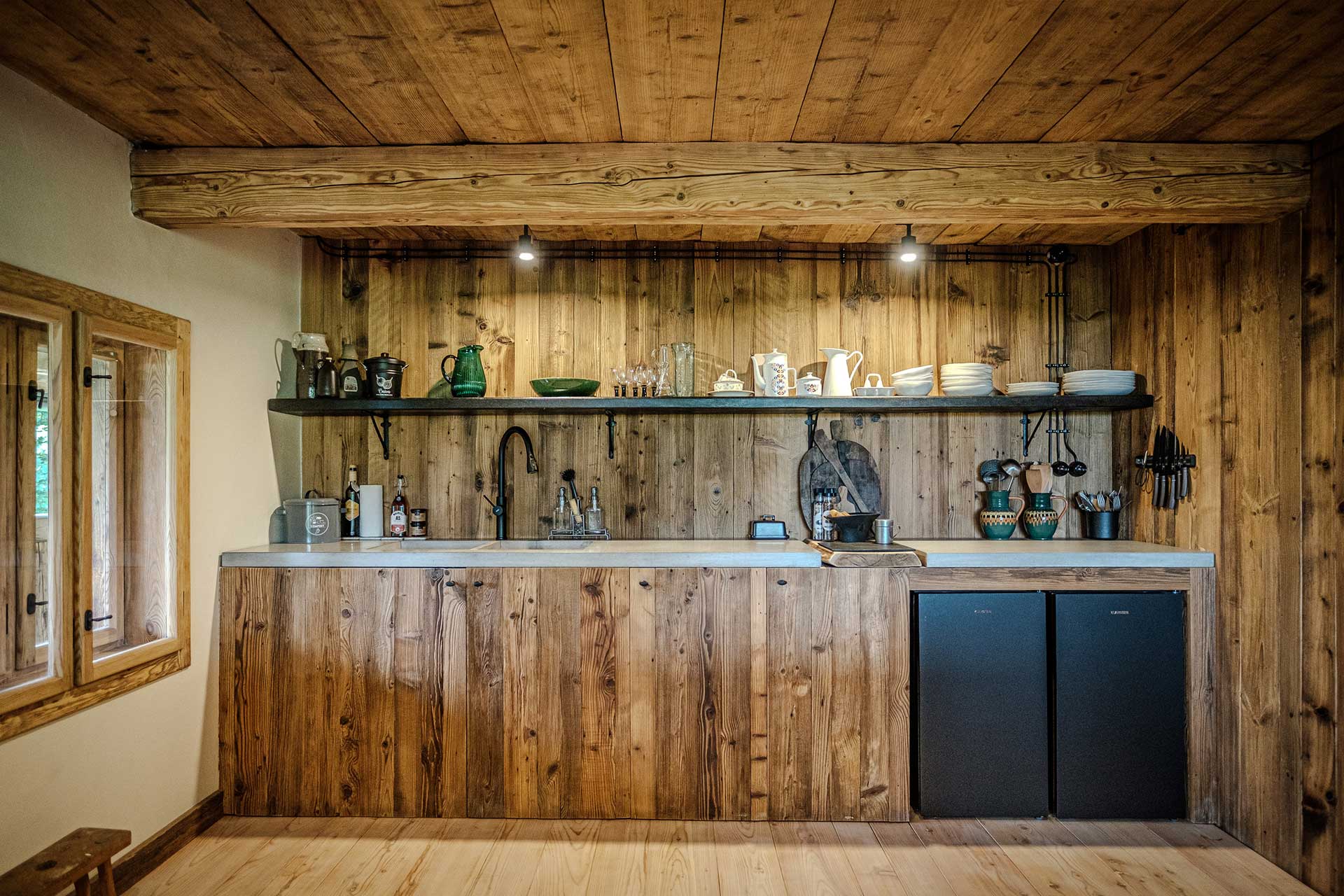 chata-pytlorka_house_navsi-czech-republic_interior-kitchen.jpg