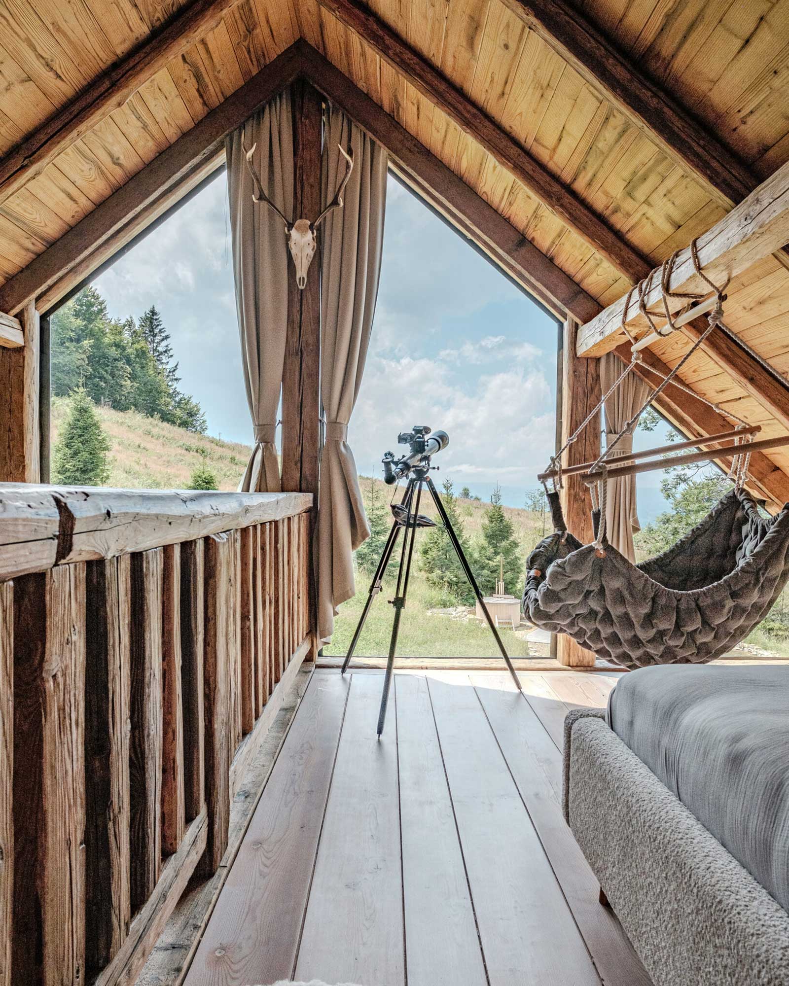 chata-pytlorka_house_navsi-czech-republic_interior-window-view.jpg
