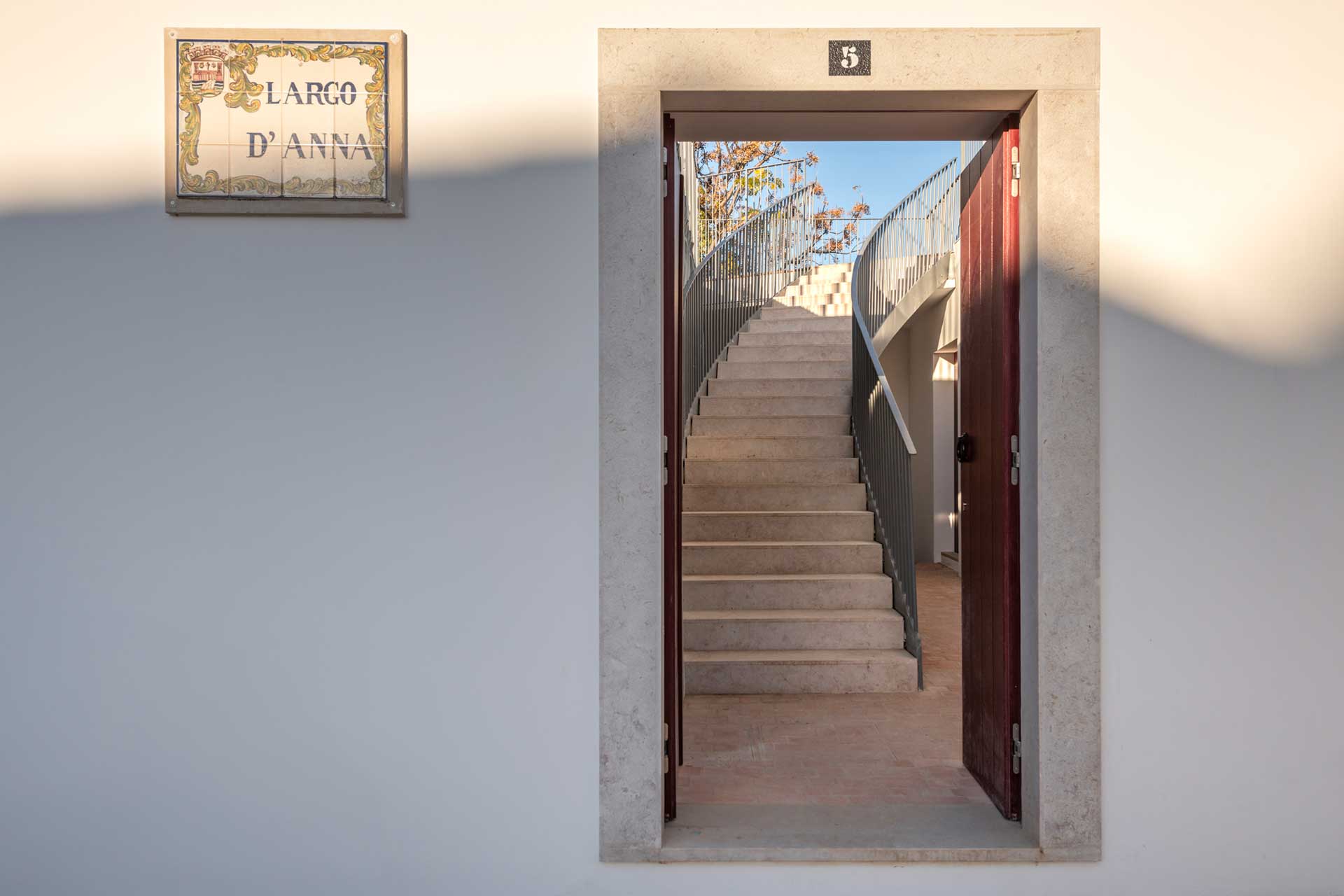 dona-ana-house_house_faro-portugal_exterior-entrance.jpg