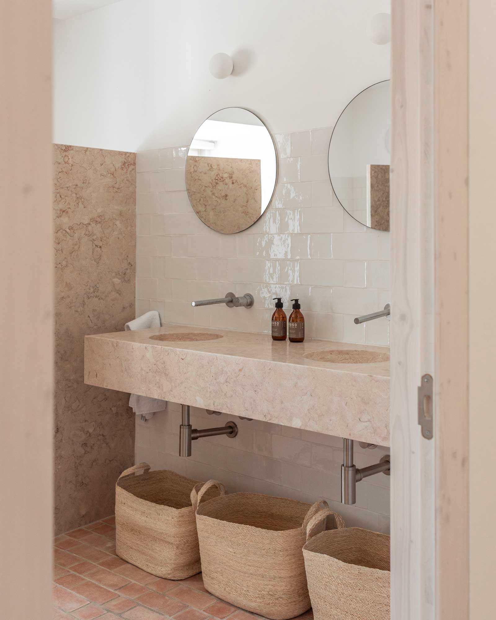 dona-ana-house_house_faro-portugal_interior-bathroom.jpg