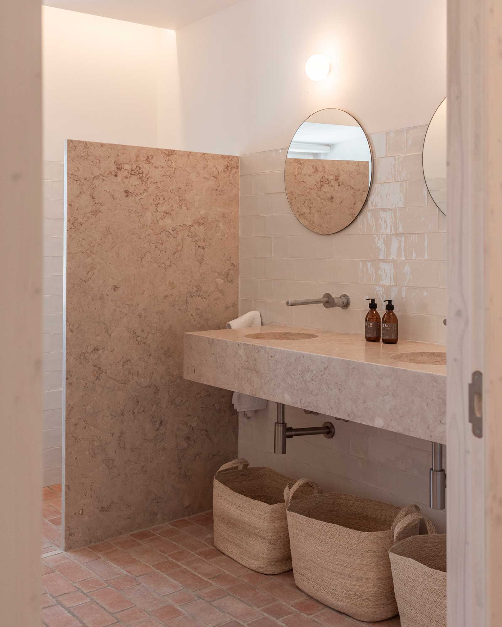 dona-ana-house_house_faro-portugal_interior-bathroom-design.jpg