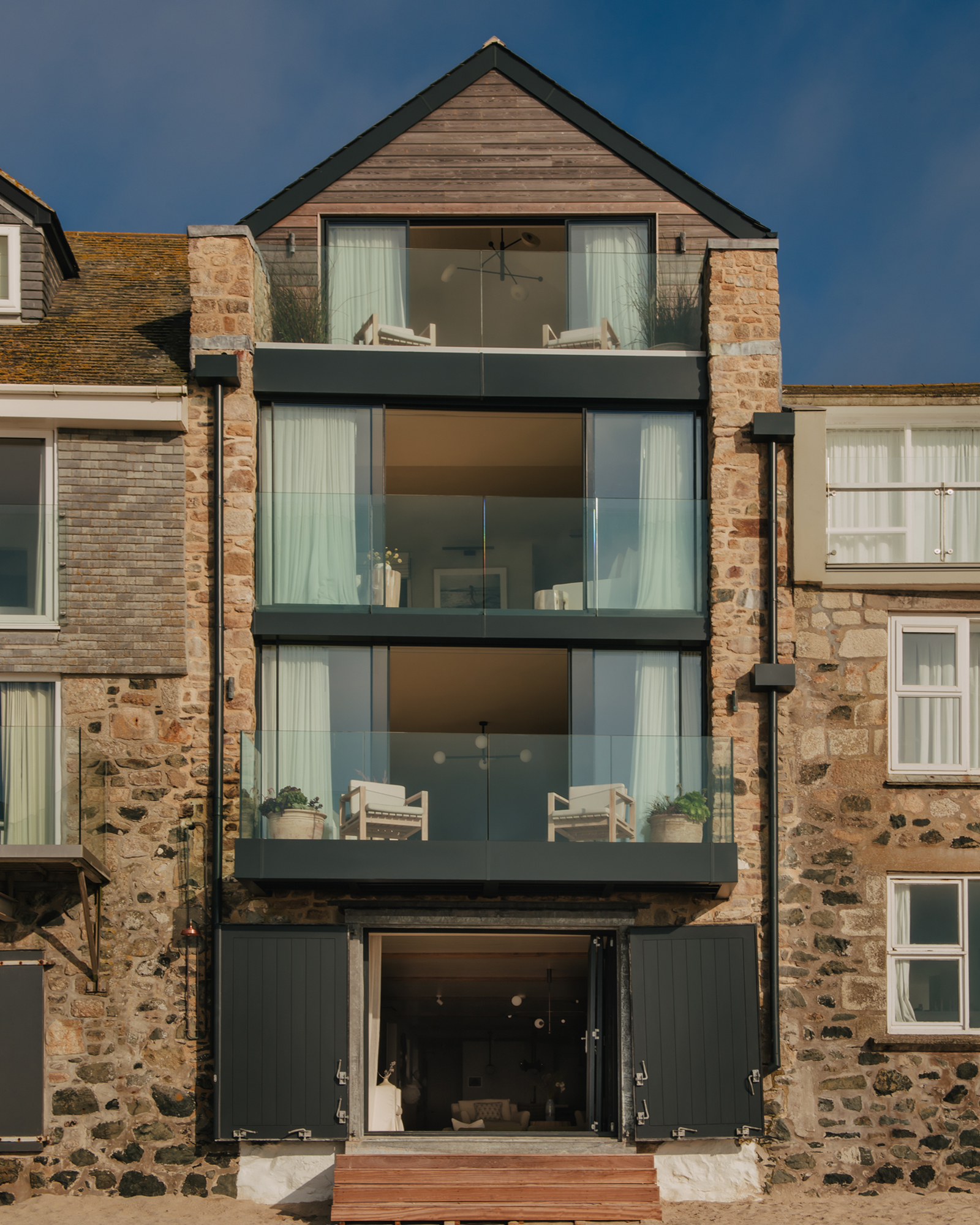 st-ives-beachfront-penthouse_penthouse_st-ives-england-uk_exterior.jpg