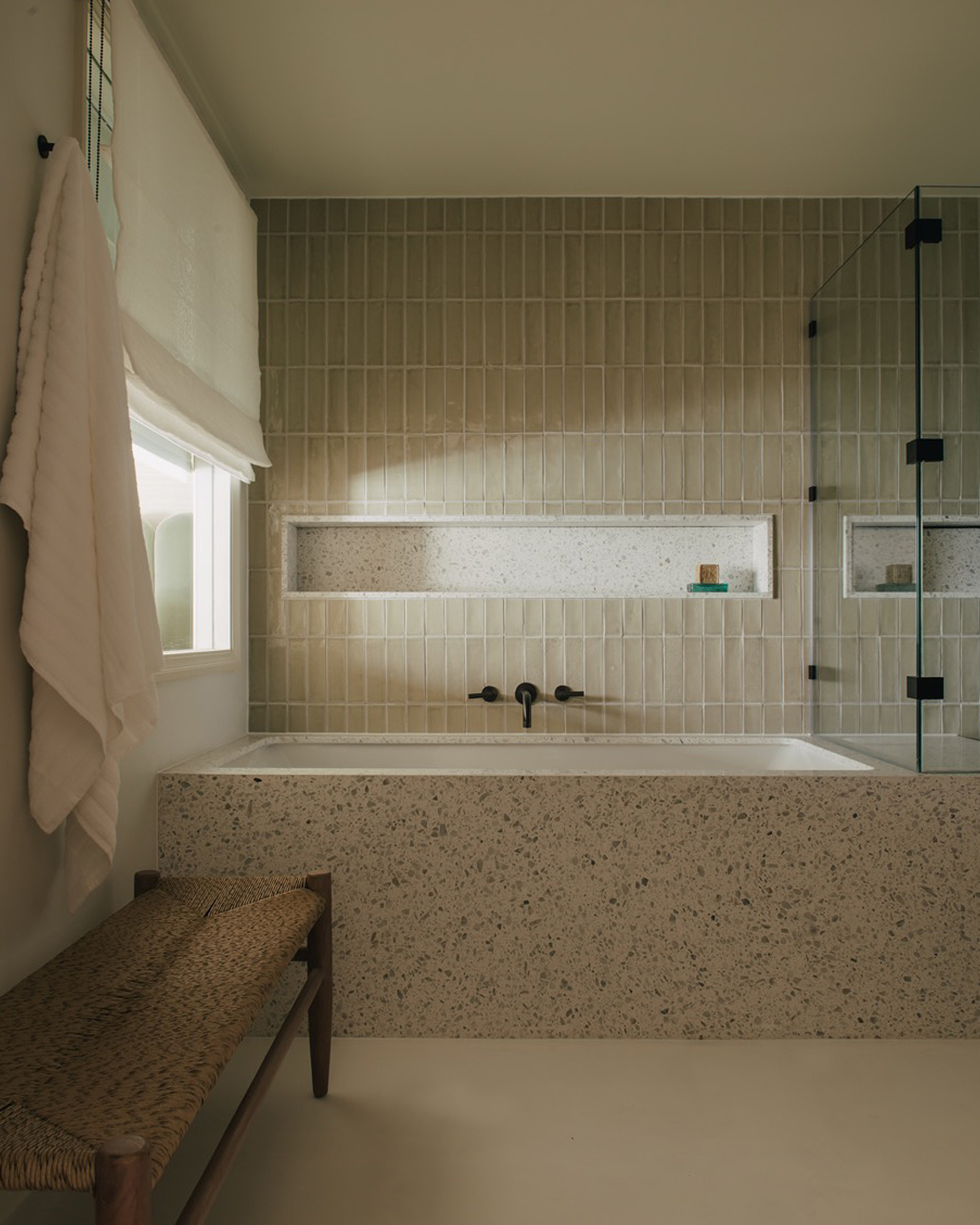 st-ives-beachfront-penthouse_penthouse_st-ives-england-uk_interior-bathroom.jpg