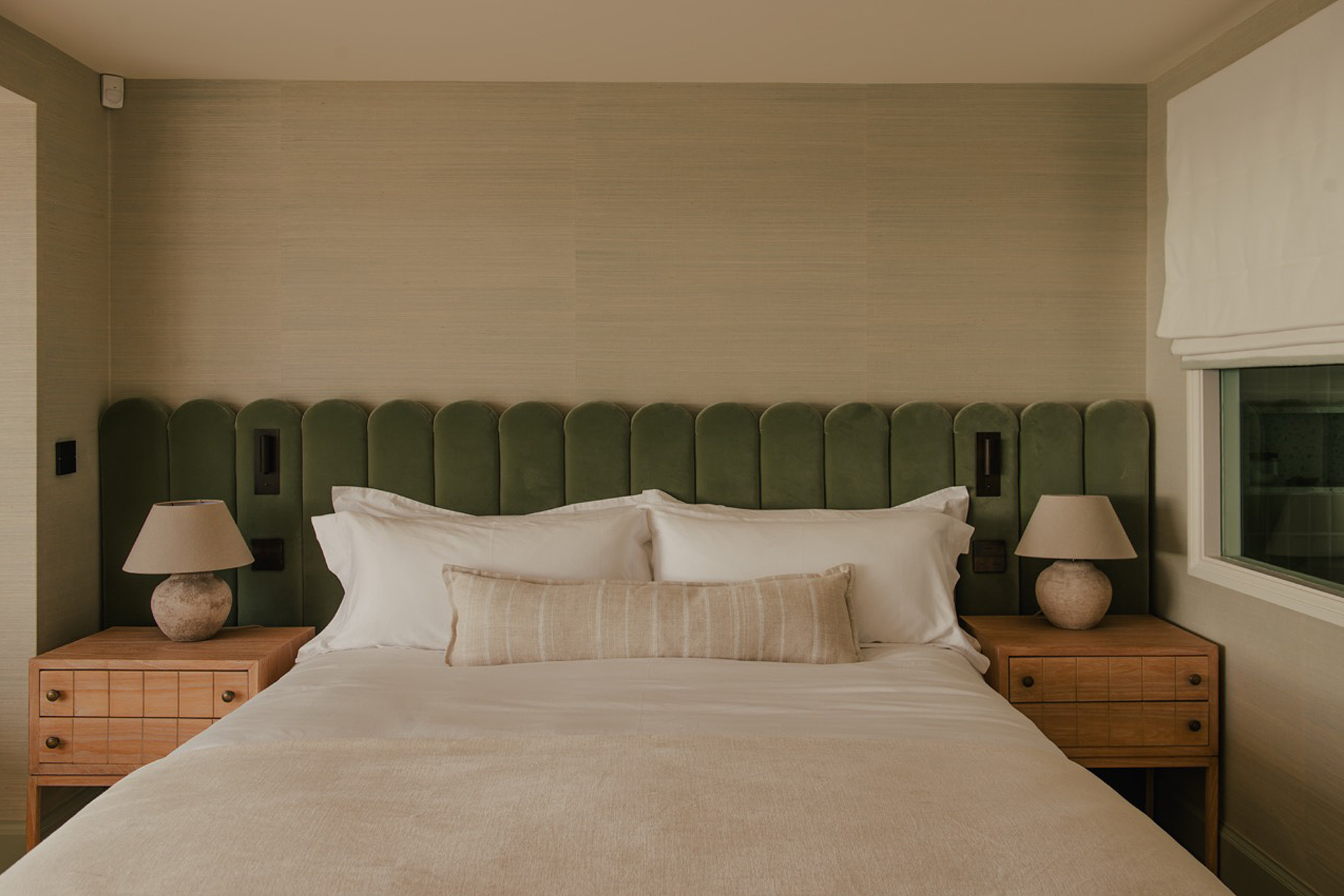 st-ives-beachfront-penthouse_penthouse_st-ives-england-uk_interior-bed-room.jpg
