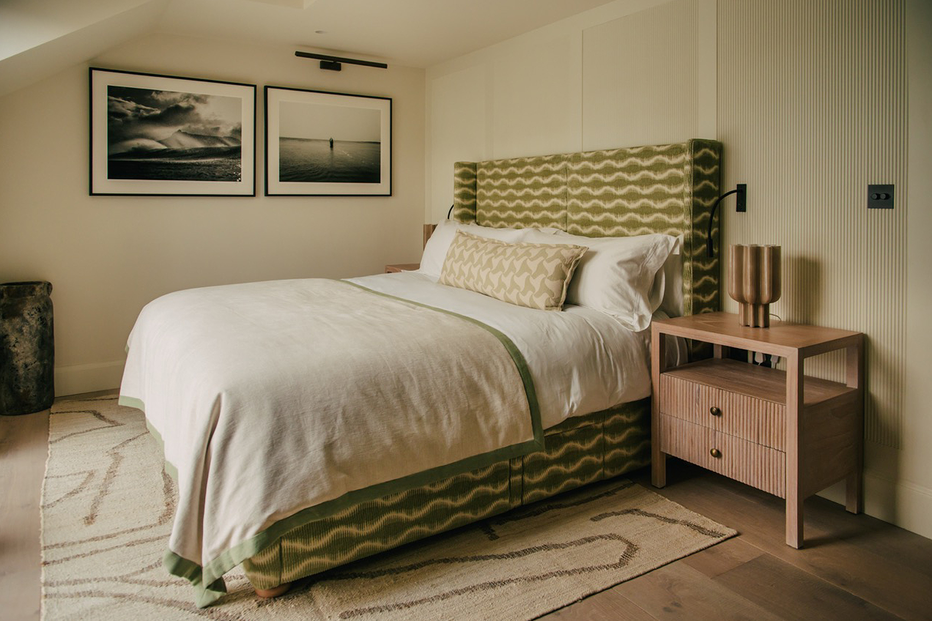 st-ives-beachfront-penthouse_penthouse_st-ives-england-uk_interior-bed-room-space.jpg