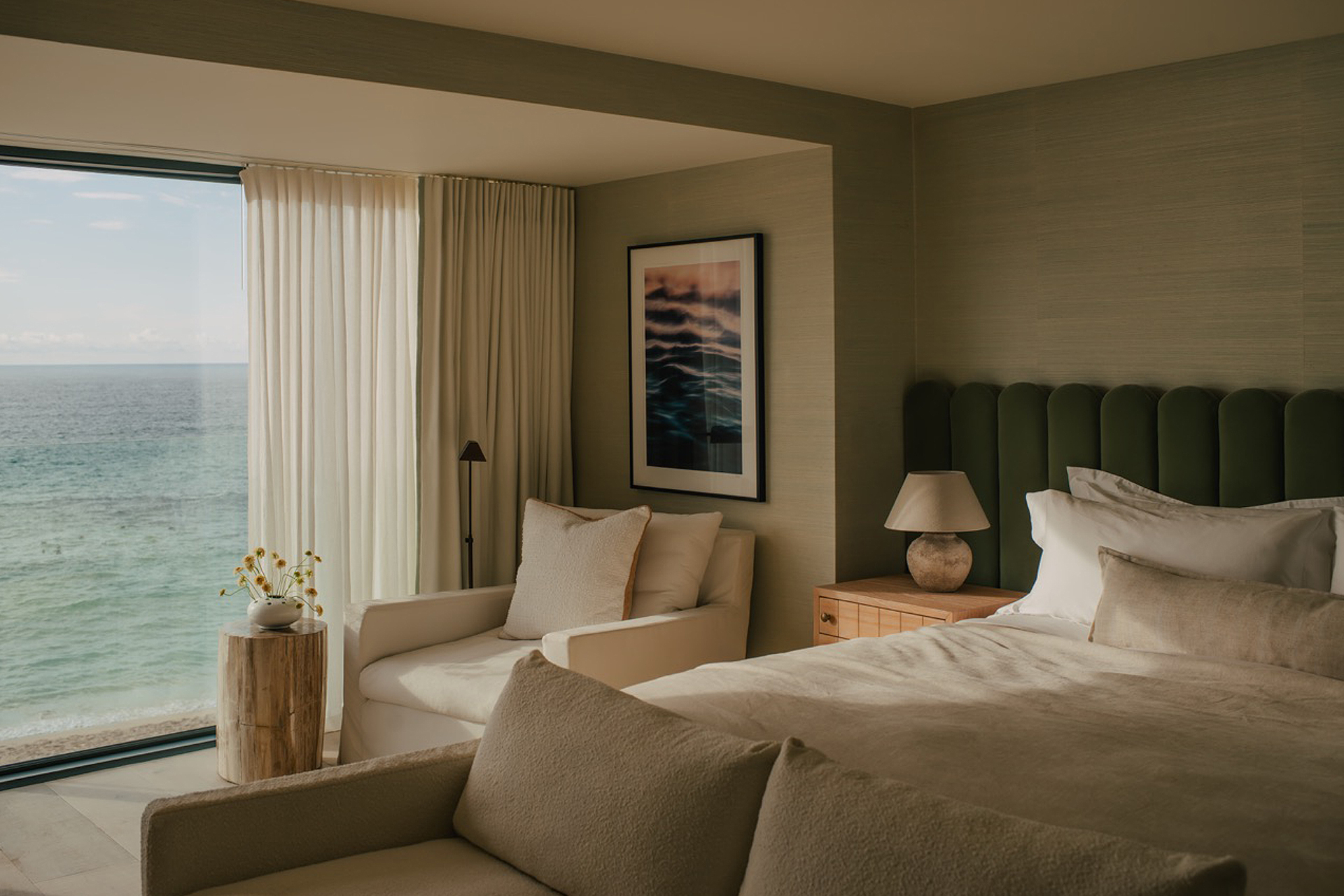 st-ives-beachfront-penthouse_penthouse_st-ives-england-uk_interior-bedroom.jpg
