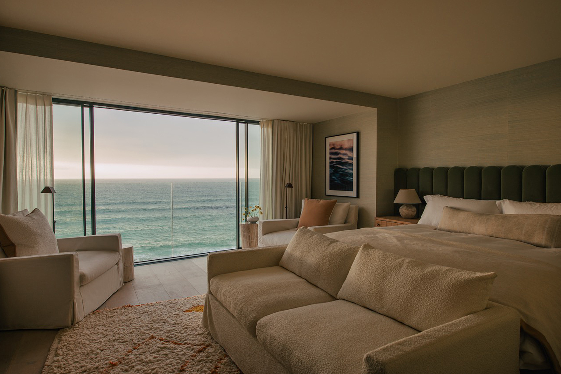 st-ives-beachfront-penthouse_penthouse_st-ives-england-uk_interior-bedroom-design.jpg