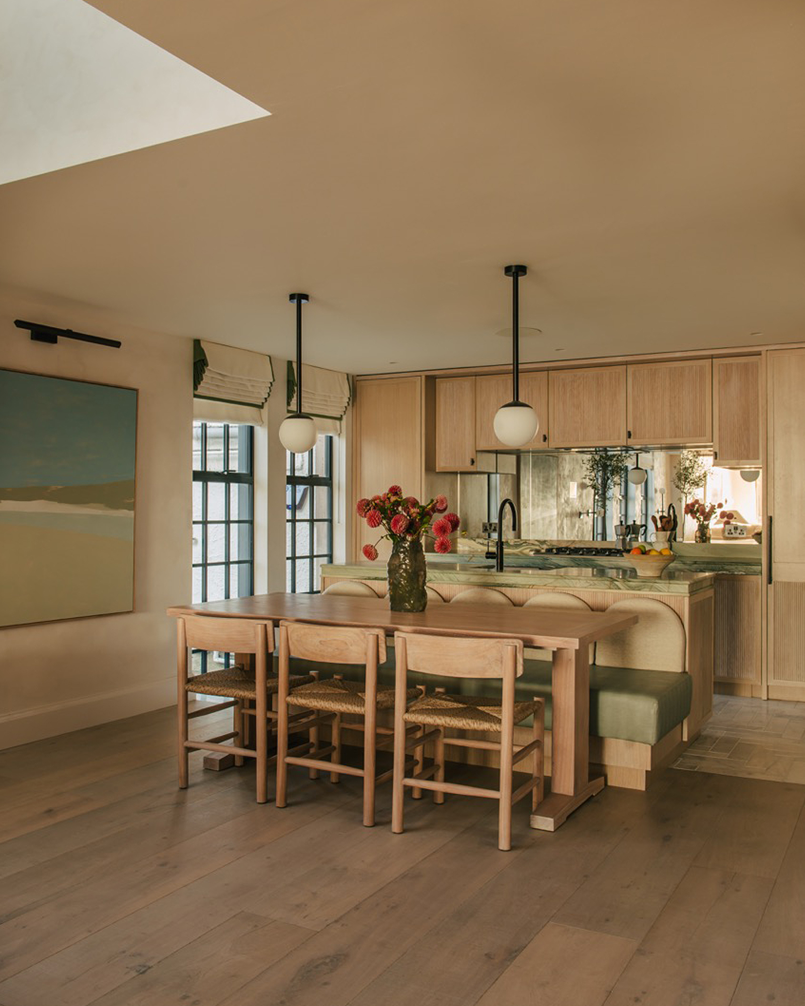 st-ives-beachfront-penthouse_penthouse_st-ives-england-uk_interior-design-space.jpg