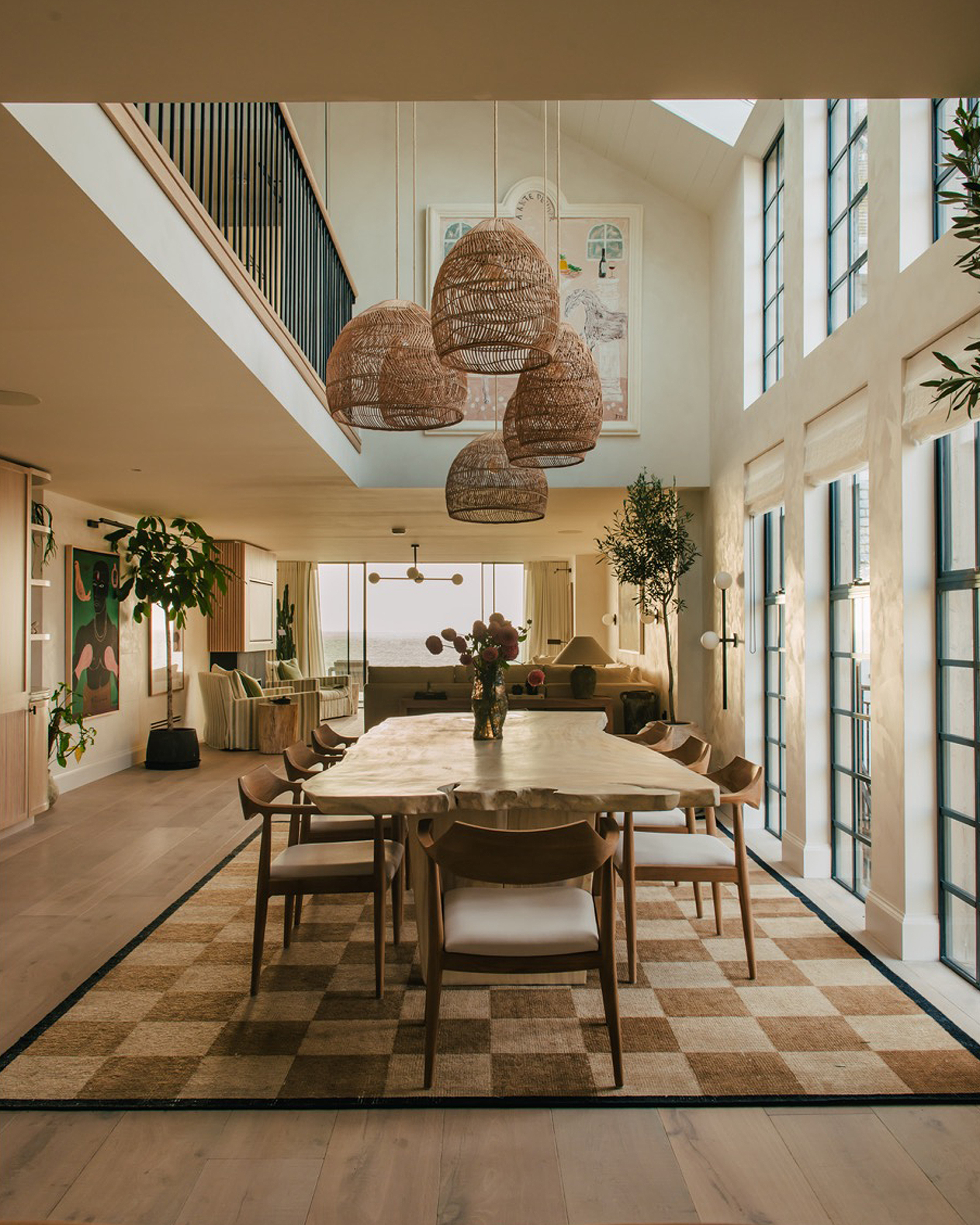 st-ives-beachfront-penthouse_penthouse_st-ives-england-uk_interior-dining-table.jpg