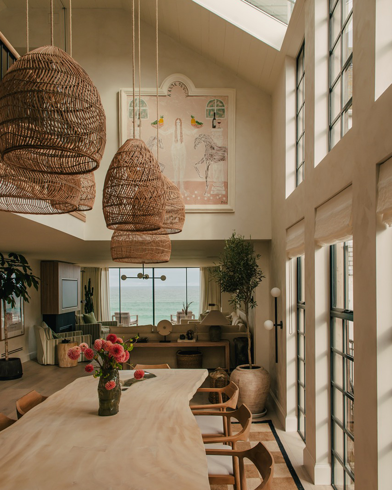 st-ives-beachfront-penthouse_penthouse_st-ives-england-uk_interior-dining-table-space.jpg