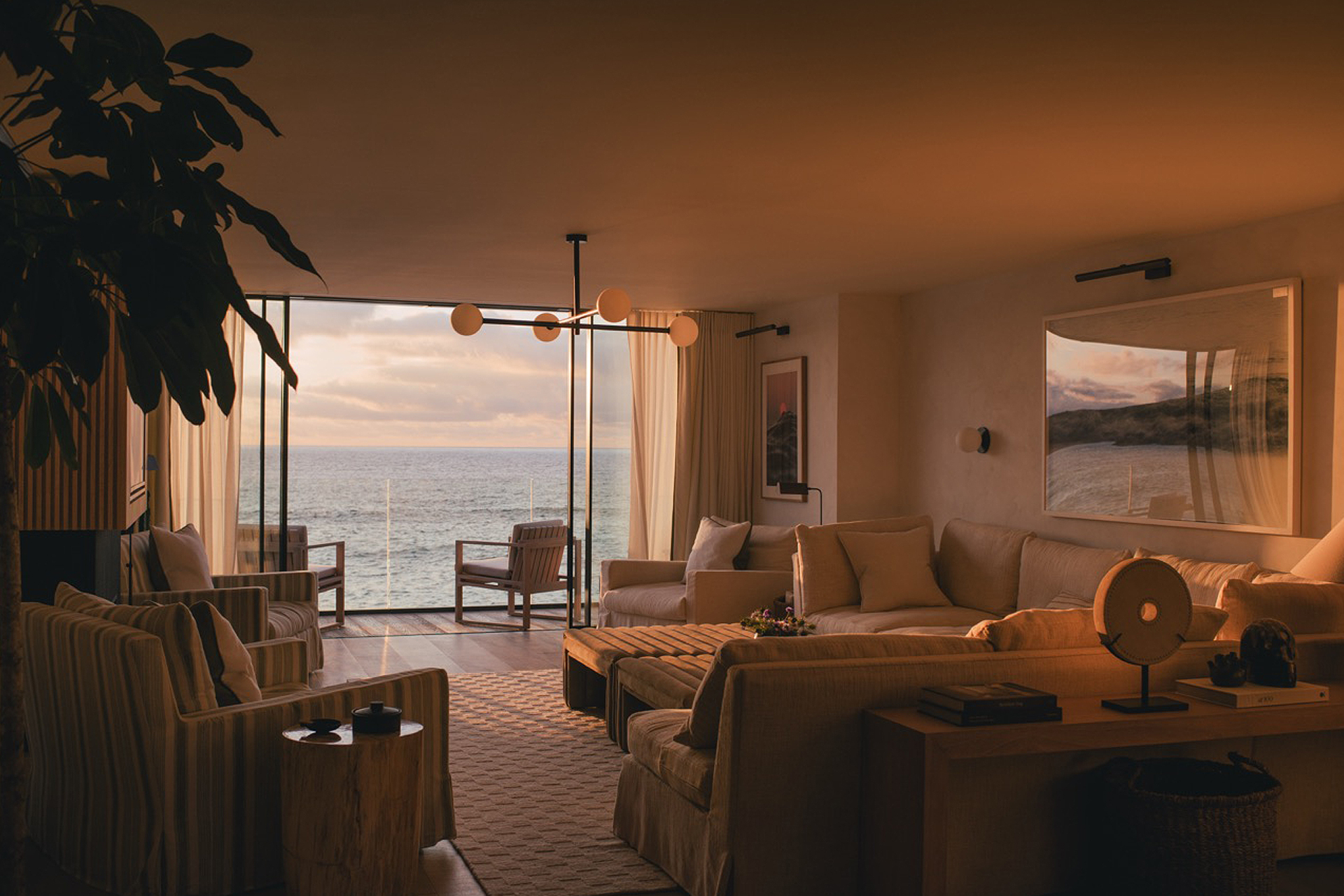st-ives-beachfront-penthouse_penthouse_st-ives-england-uk_interior-sunset.jpg