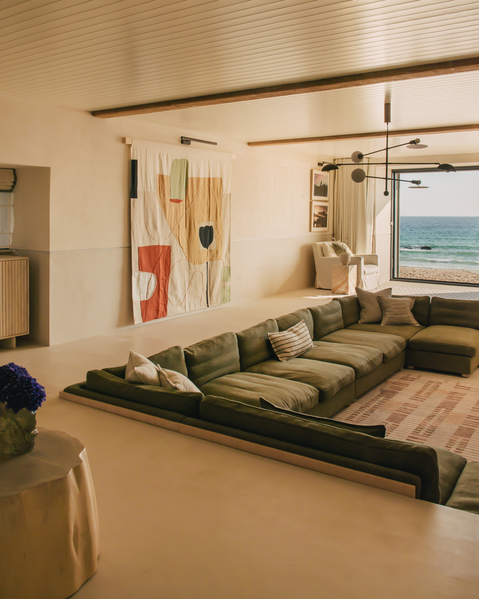 st-ives-beachfront-apartment_apartment_england-uk_interior-living.jpg