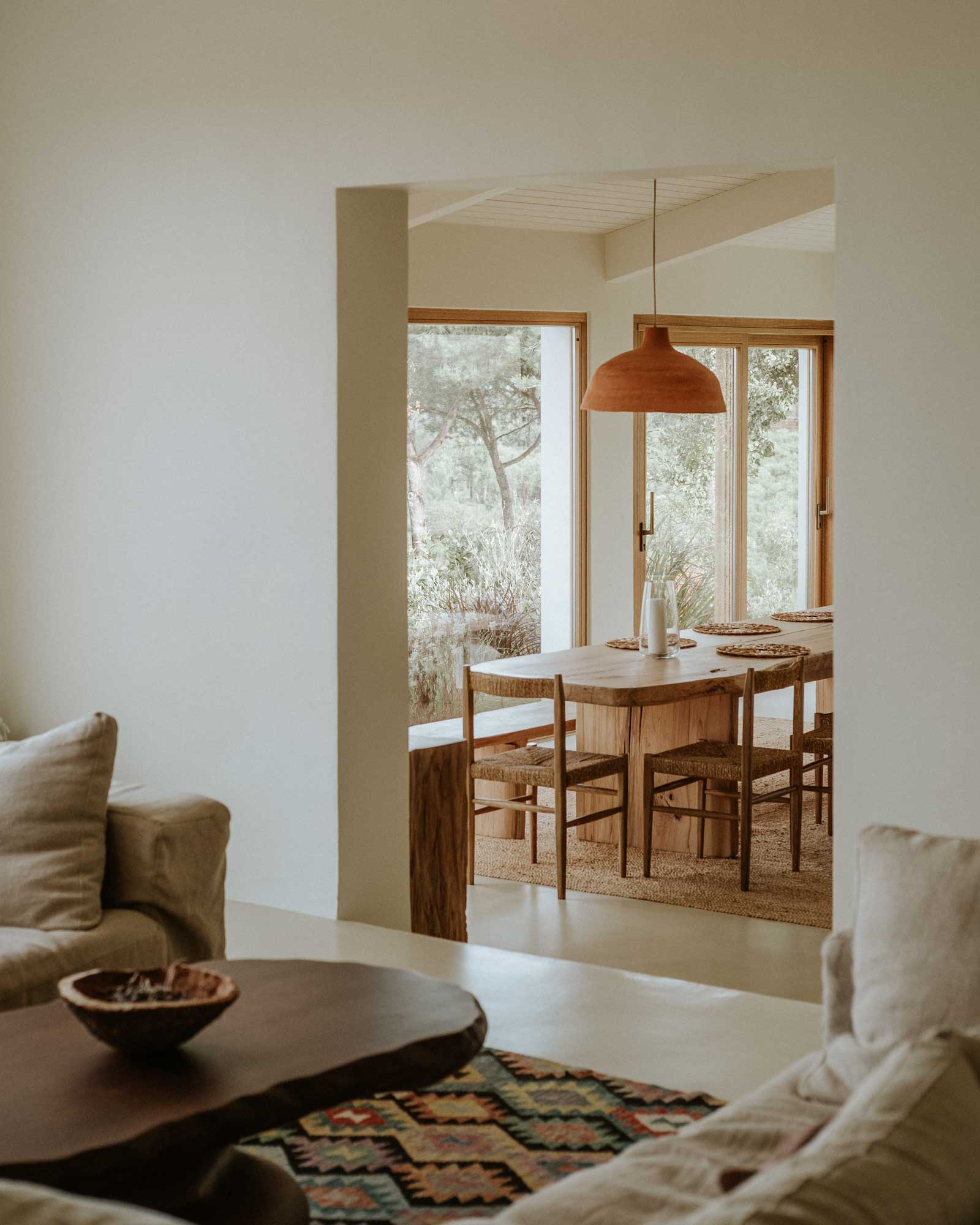casa-pinhal-melides_villa_melides-portugal_interior-table.jpg