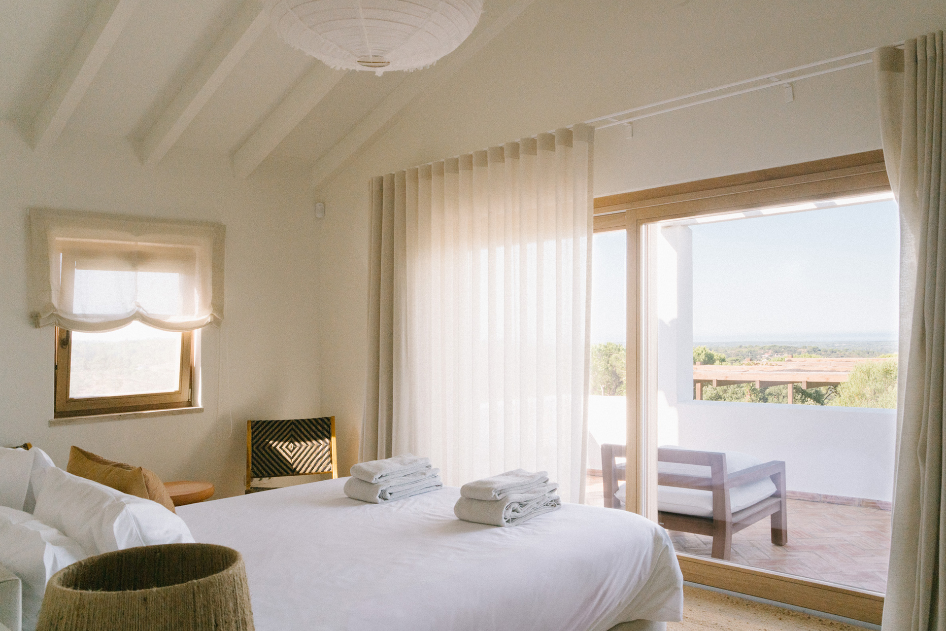 casa-pinhal-melides_villa_melides-setubal-portugal_interior-bedroom-view.jpg