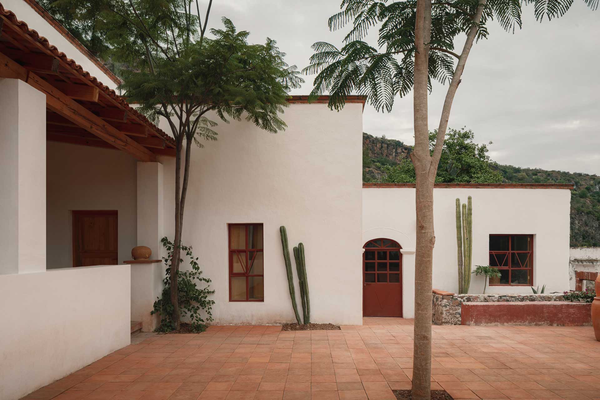 hacienda-el-aguacate_house_tequisquiapan-queretaro-mexico_exterior-facade.jpg