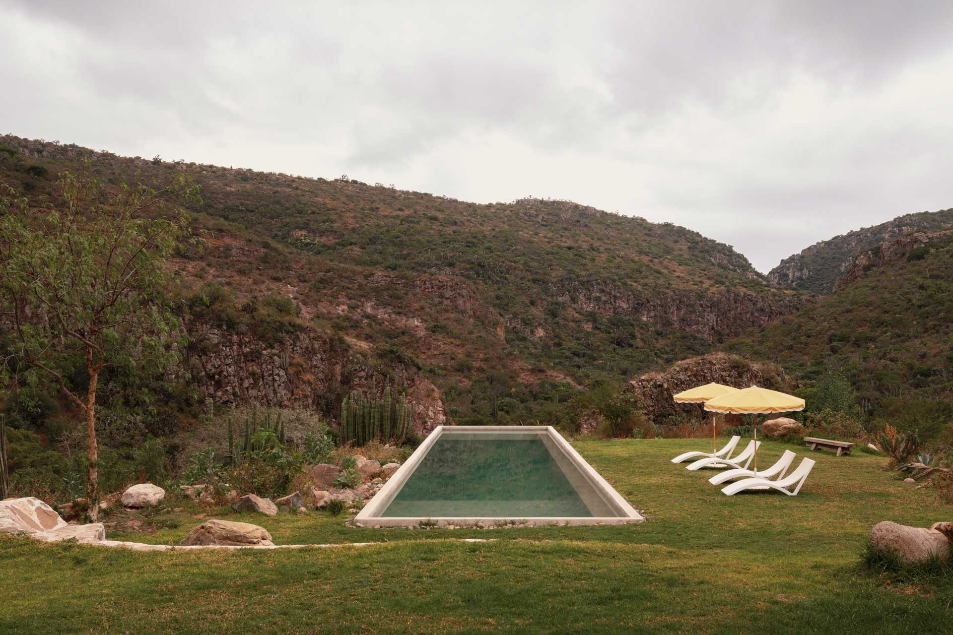 hacienda-el-aguacate_house_tequisquiapan-queretaro-mexico_exterior-pool-view.jpg
