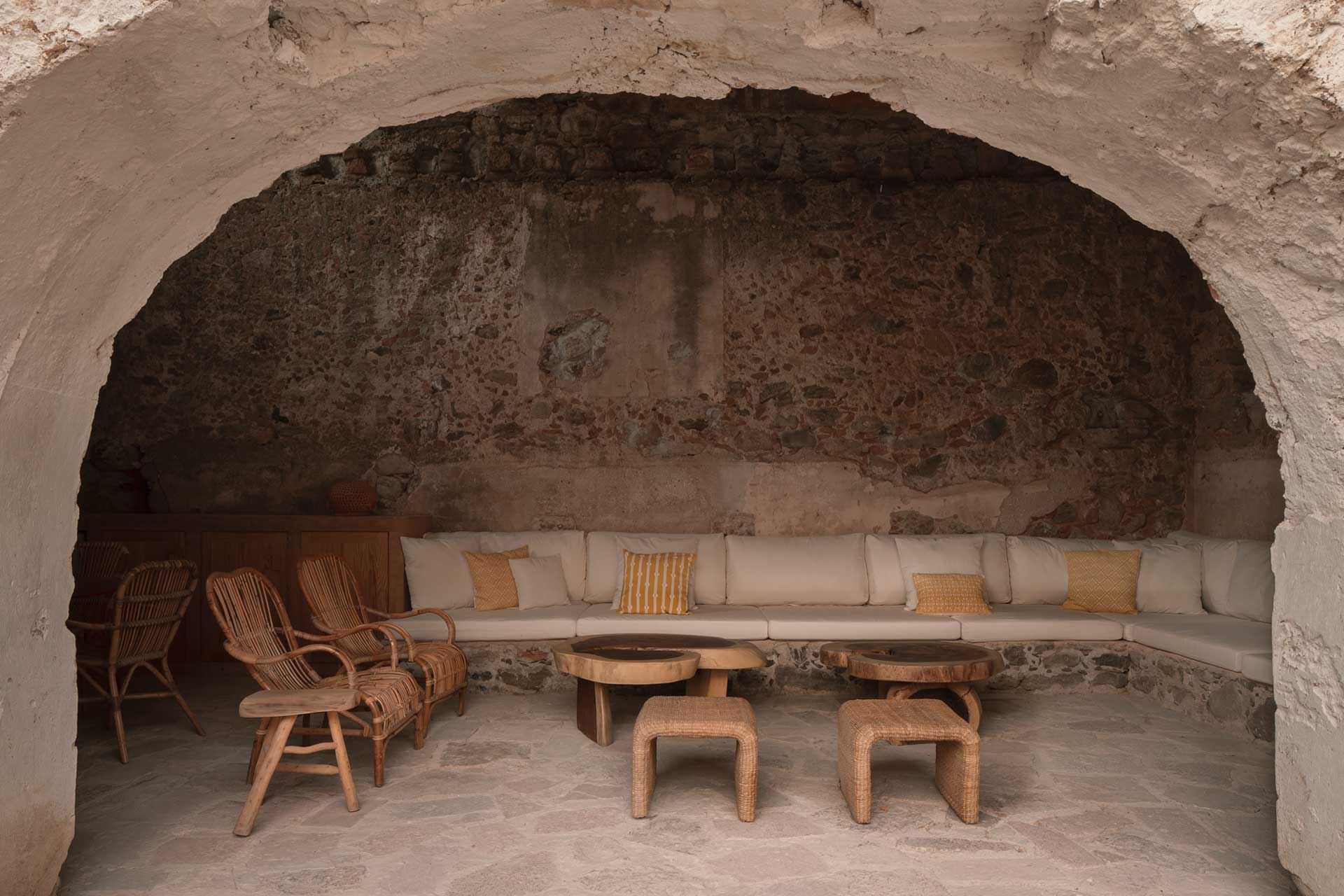 hacienda-el-aguacate_house_tequisquiapan-queretaro-mexico_exterior-seating.jpg