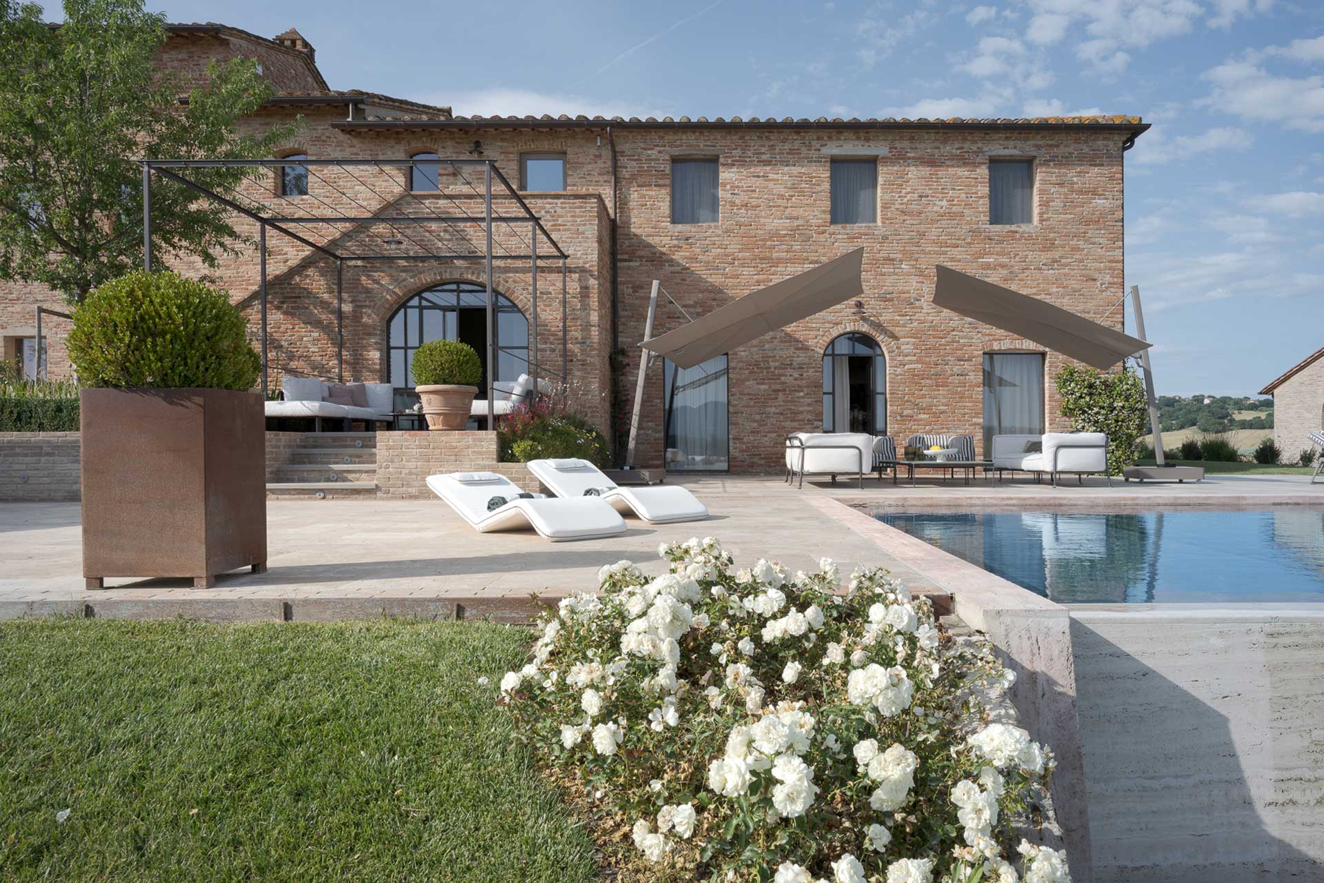 il-mandorlo-by-boutique_country-house_umbria-italy_exterior-design-facade.jpg