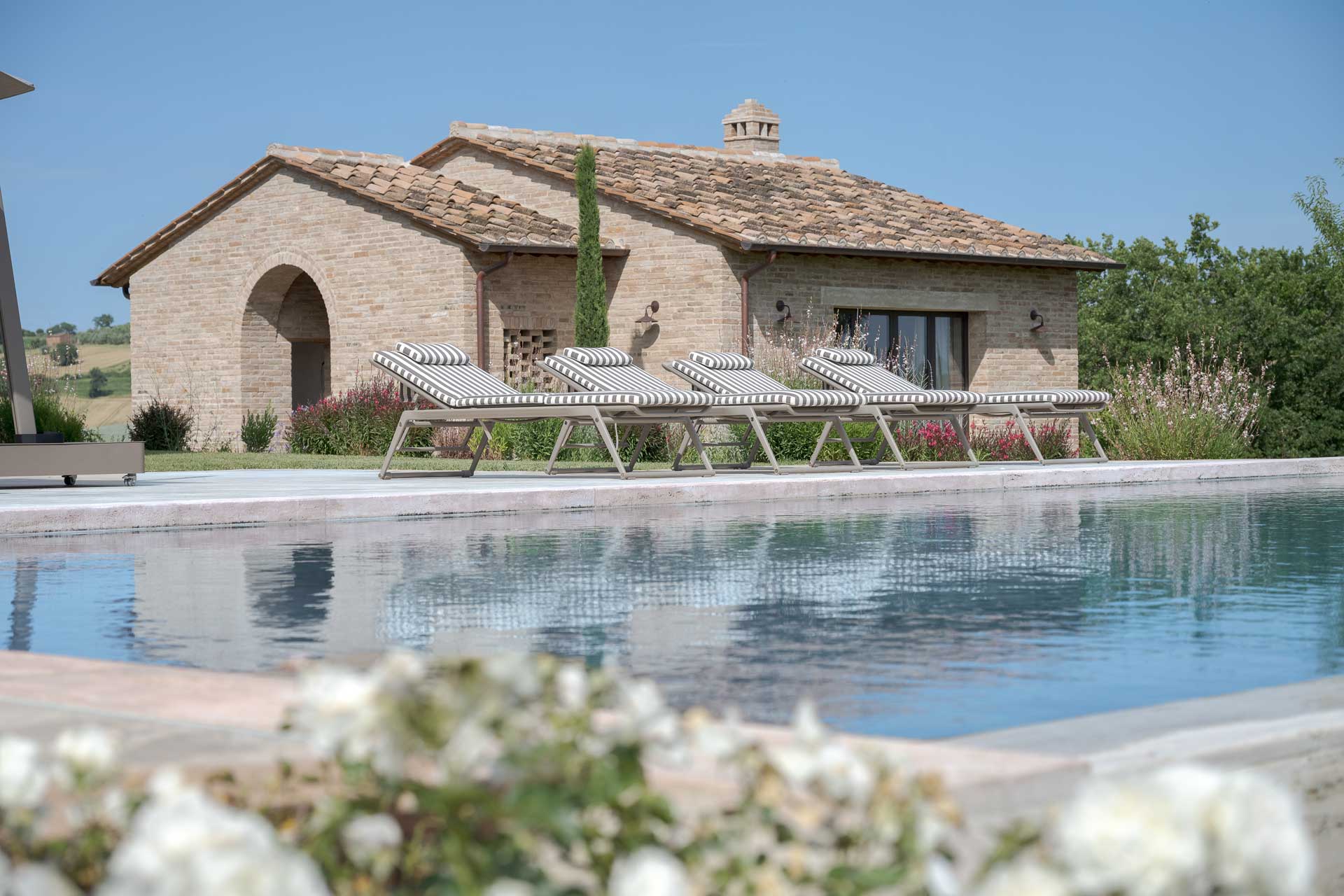 il-mandorlo-by-boutique_country-house_umbria-italy_exterior-facade.jpg