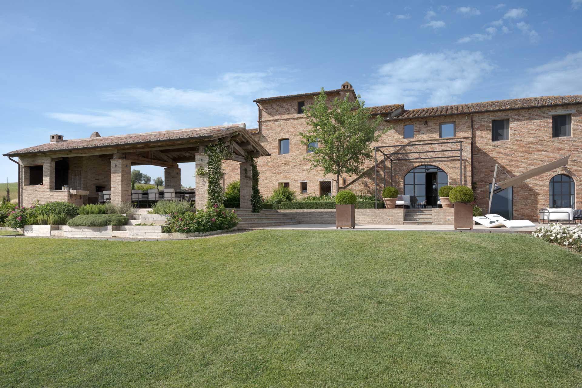 il-mandorlo-by-boutique_country-house_umbria-italy_exterior-facade-design.jpg