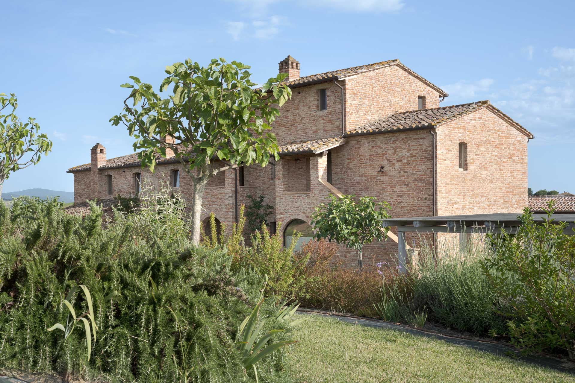 il-mandorlo-by-boutique_country-house_umbria-italy_exterior-facade-house.jpg