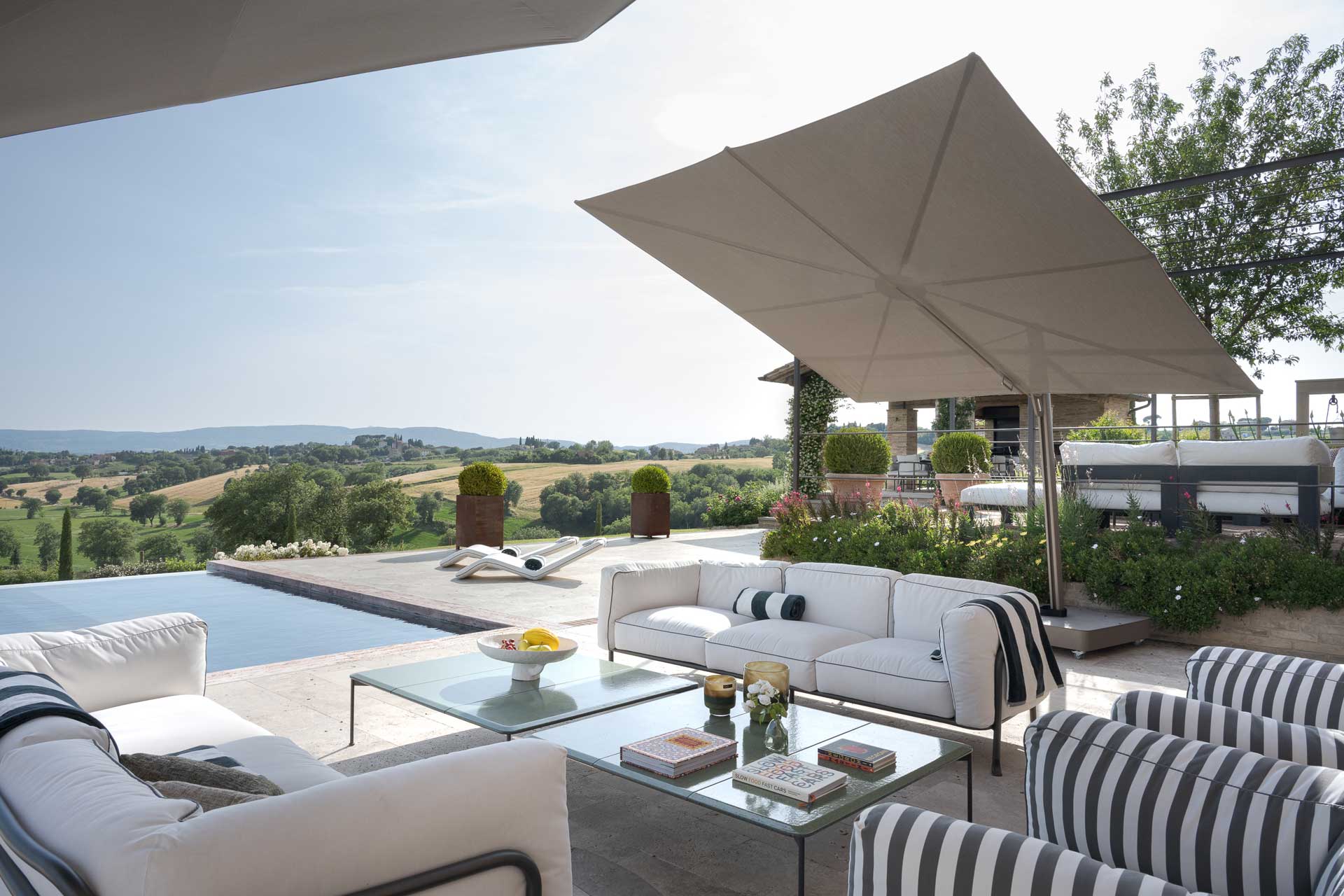 il-mandorlo-by-boutique_country-house_umbria-italy_exterior-terrace.jpg
