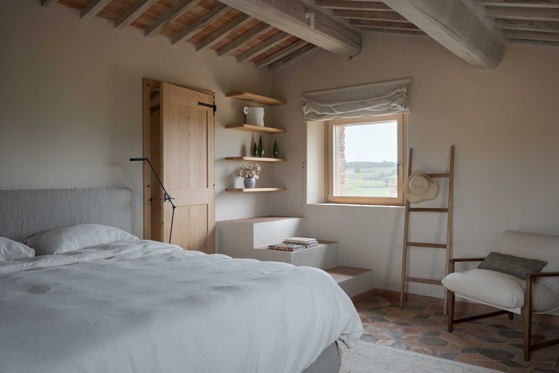 il-mandorlo-by-boutique_country-house_umbria-italy_interior-bed.jpg