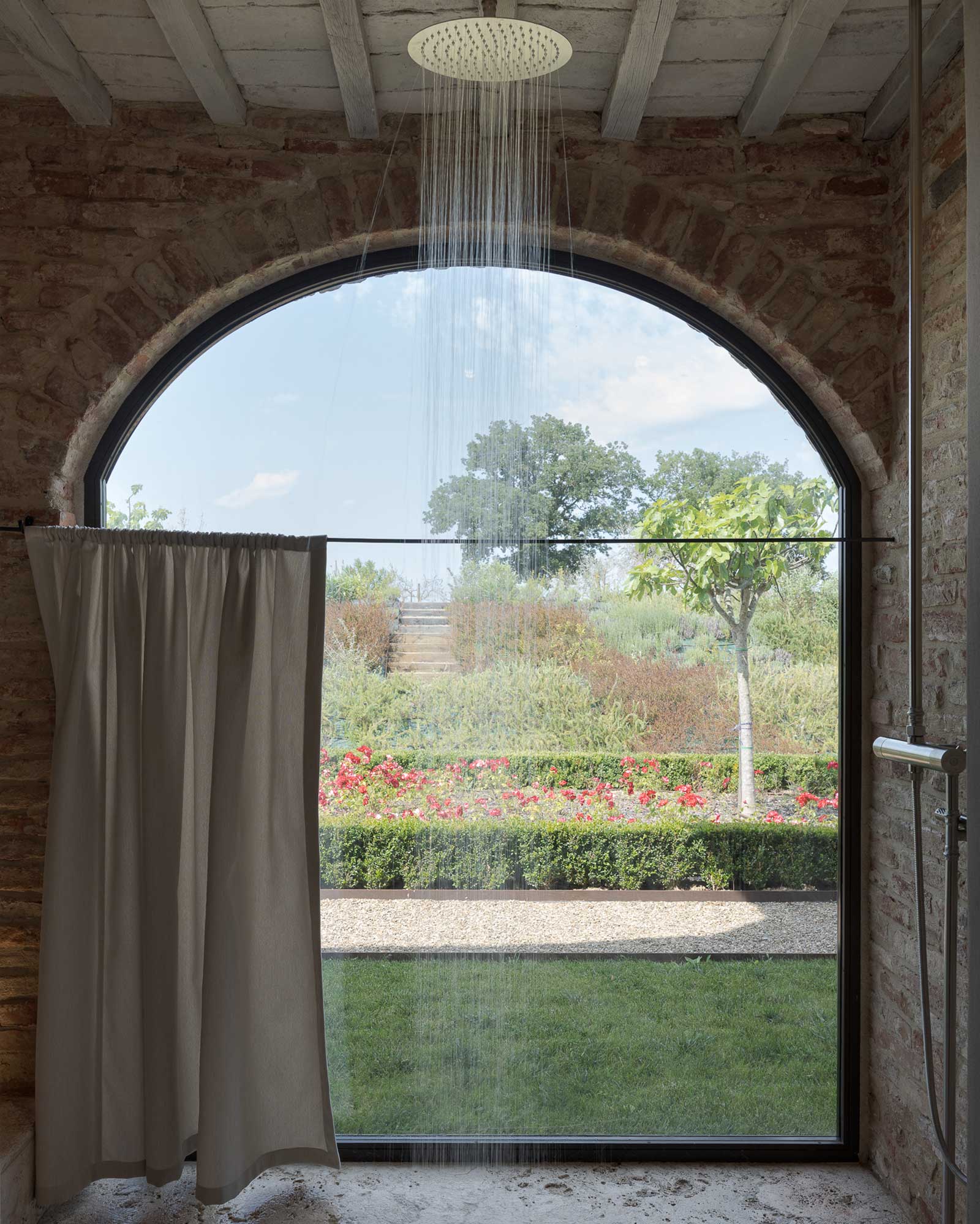 il-mandorlo-by-boutique_country-house_umbria-italy_interior-shower.jpg