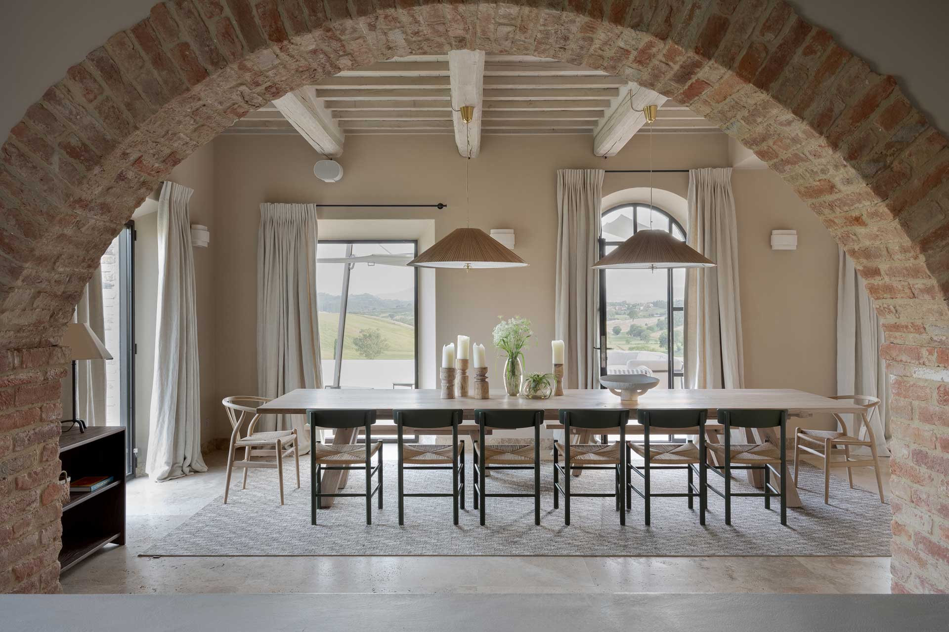 il-mandorlo-by-boutique_country-house_umbria-italy_interior-table.jpg