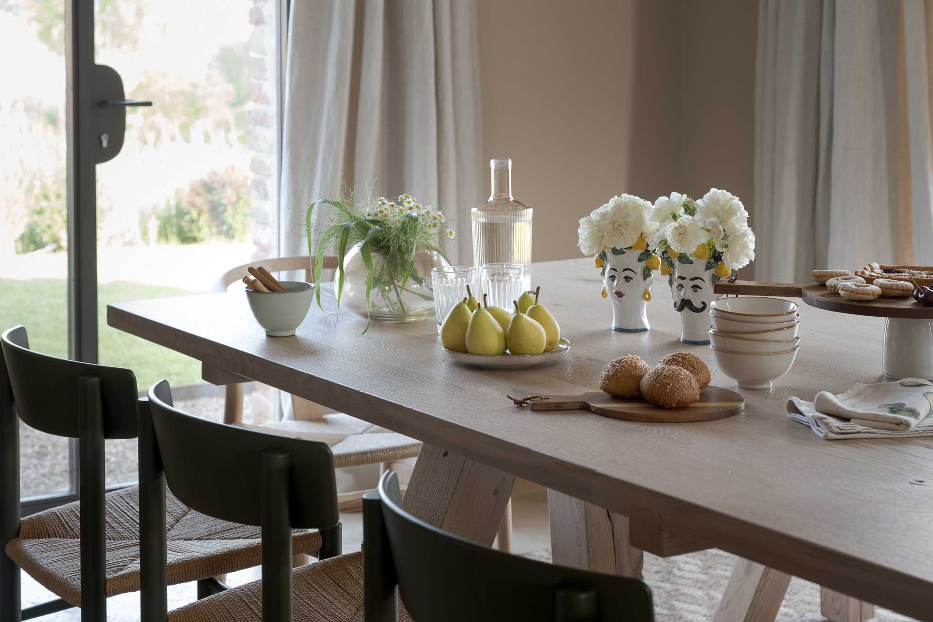 il-mandorlo-by-boutique_country-house_umbria-italy_interior-table-fruit.jpg