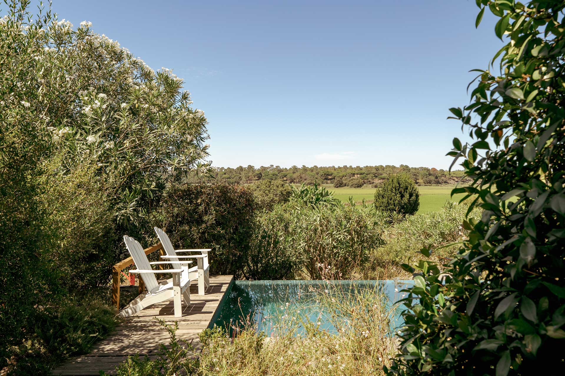 villa-ricefield_villa_comporta-portugal_exterior-chairs.jpg
