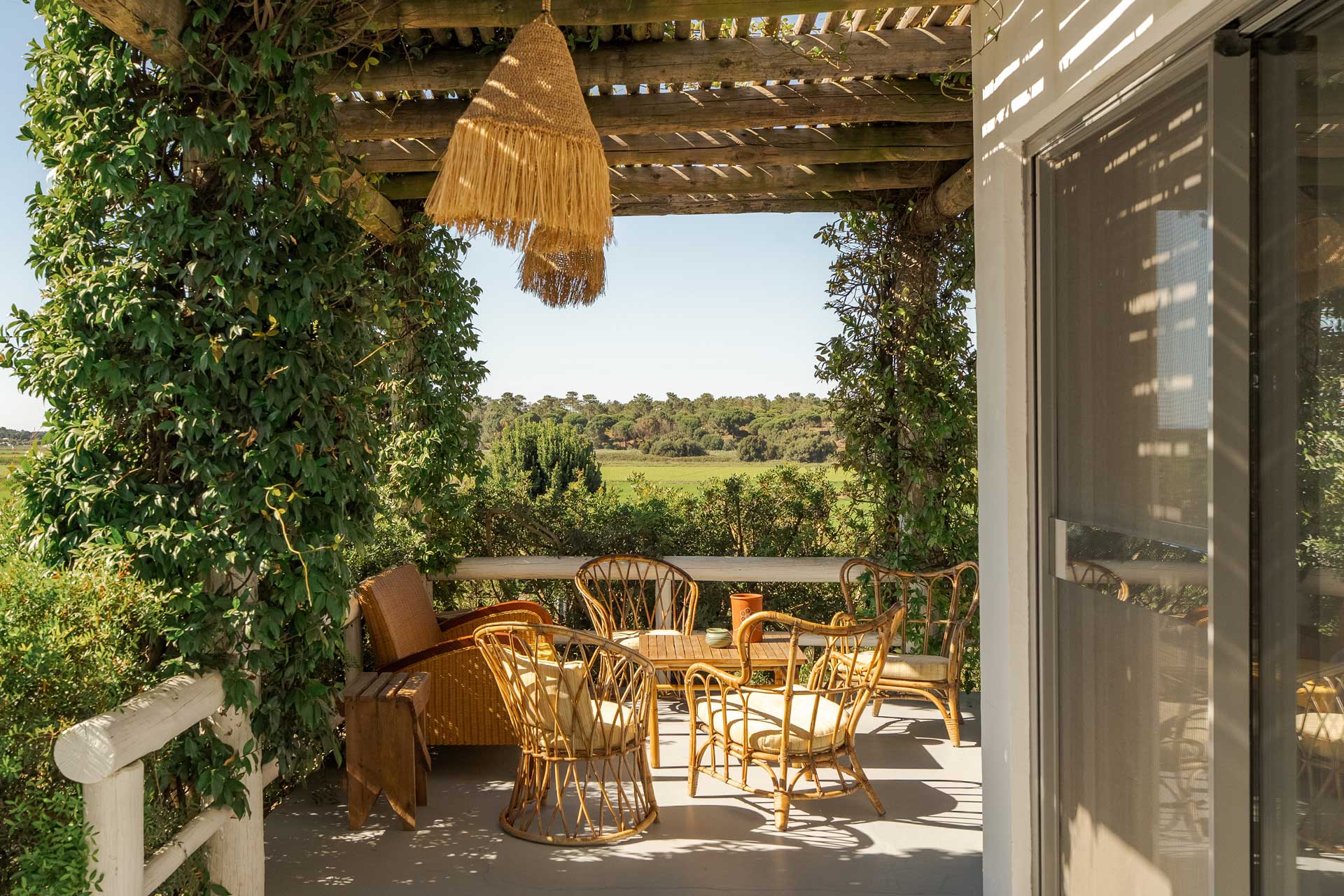 villa-ricefield_villa_comporta-portugal_exterior-design-table.jpg