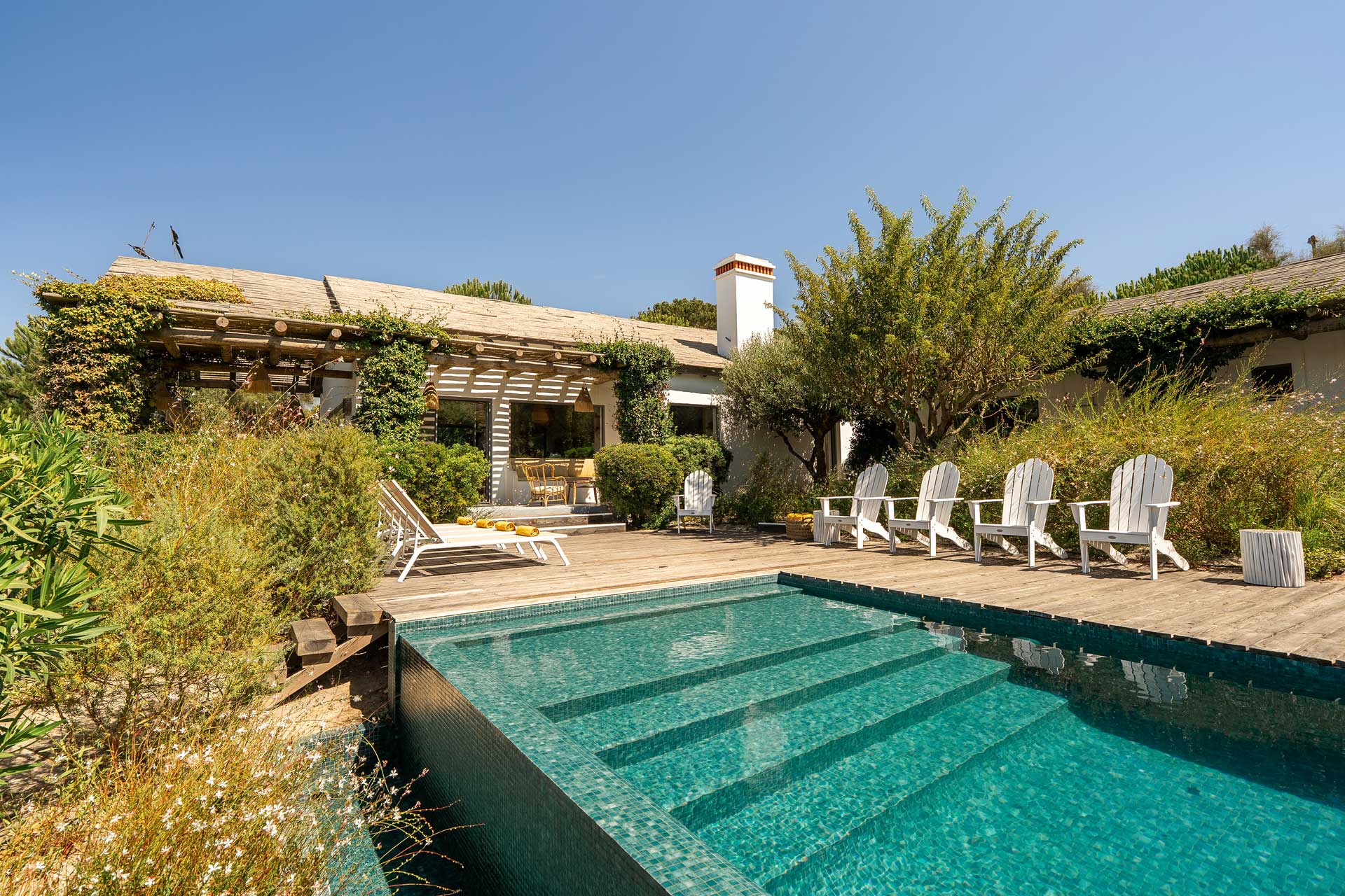 villa-ricefield_villa_comporta-portugal_exterior-pool-chairs.jpg