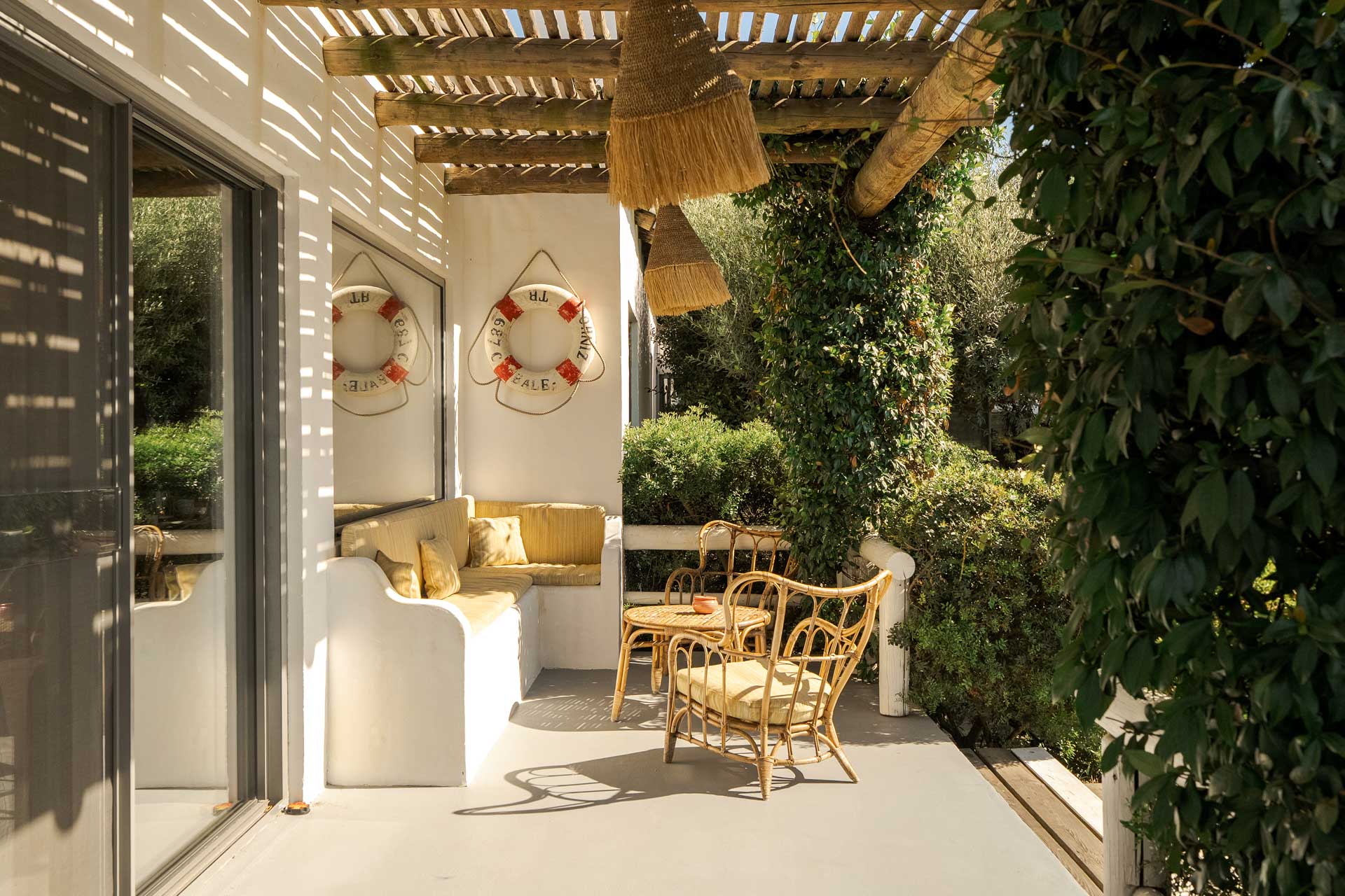 villa-ricefield_villa_comporta-portugal_exterior-seating.jpg