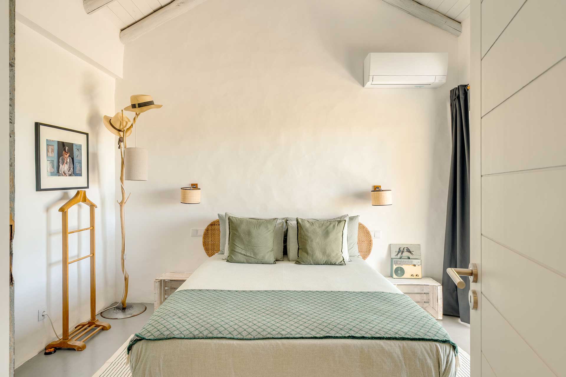 villa-ricefield_villa_comporta-portugal_interior-bed-design.jpg
