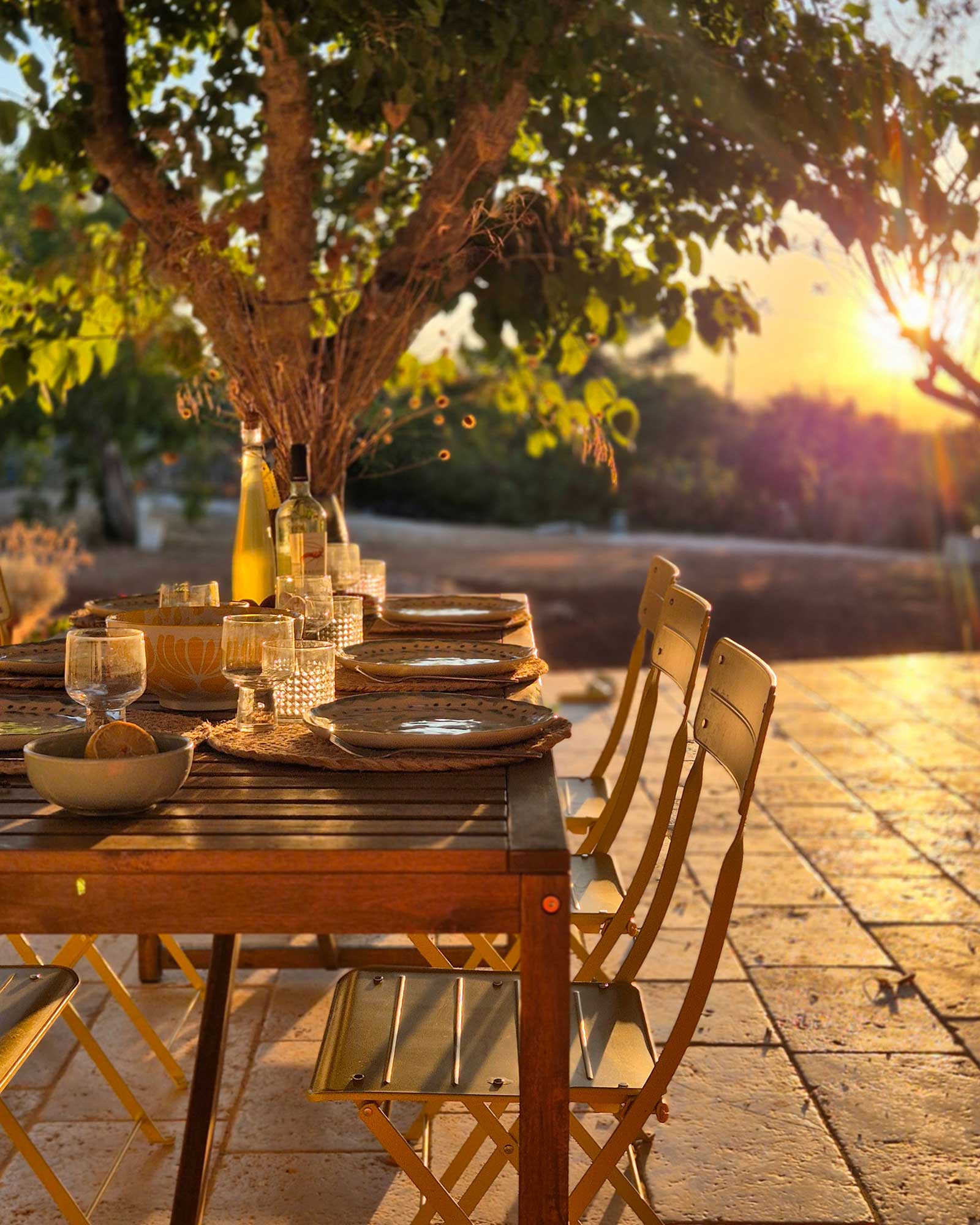 casa-di-gelso_house_puglia-italy_exterior-table.jpg