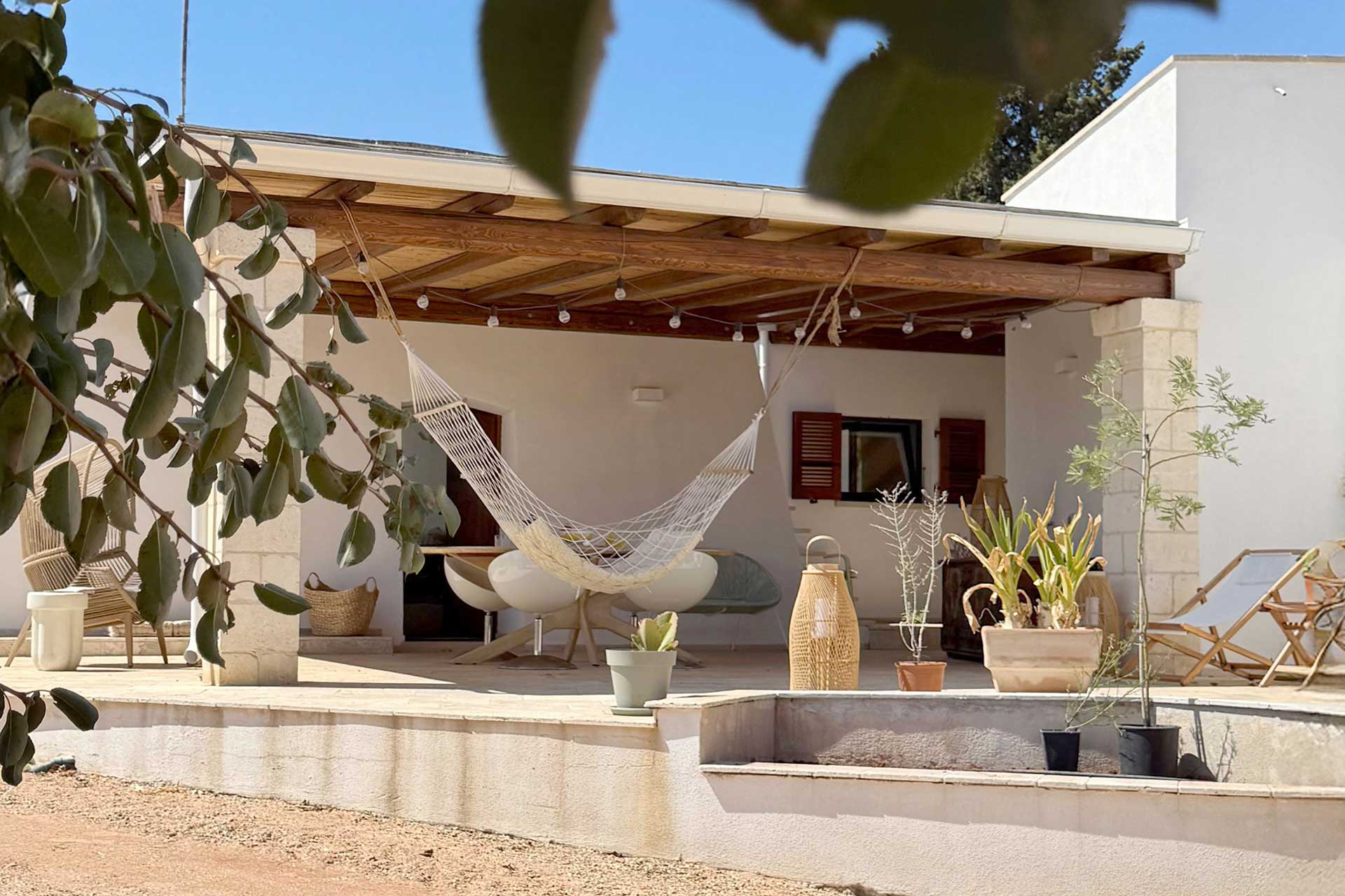 casa-di-mandorla_villa_puglia-italy_exterior-terrace-design.jpg