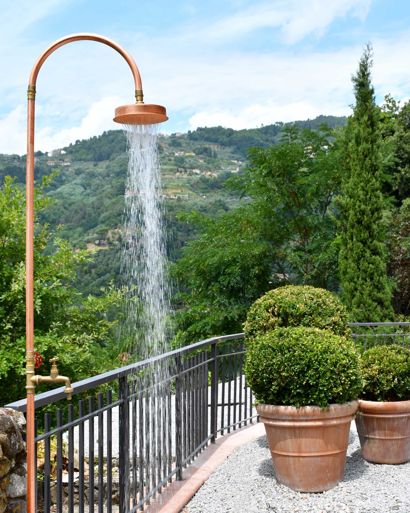 villa-mia_villa_toscana-lucca-italy_exterior-shower.jpg