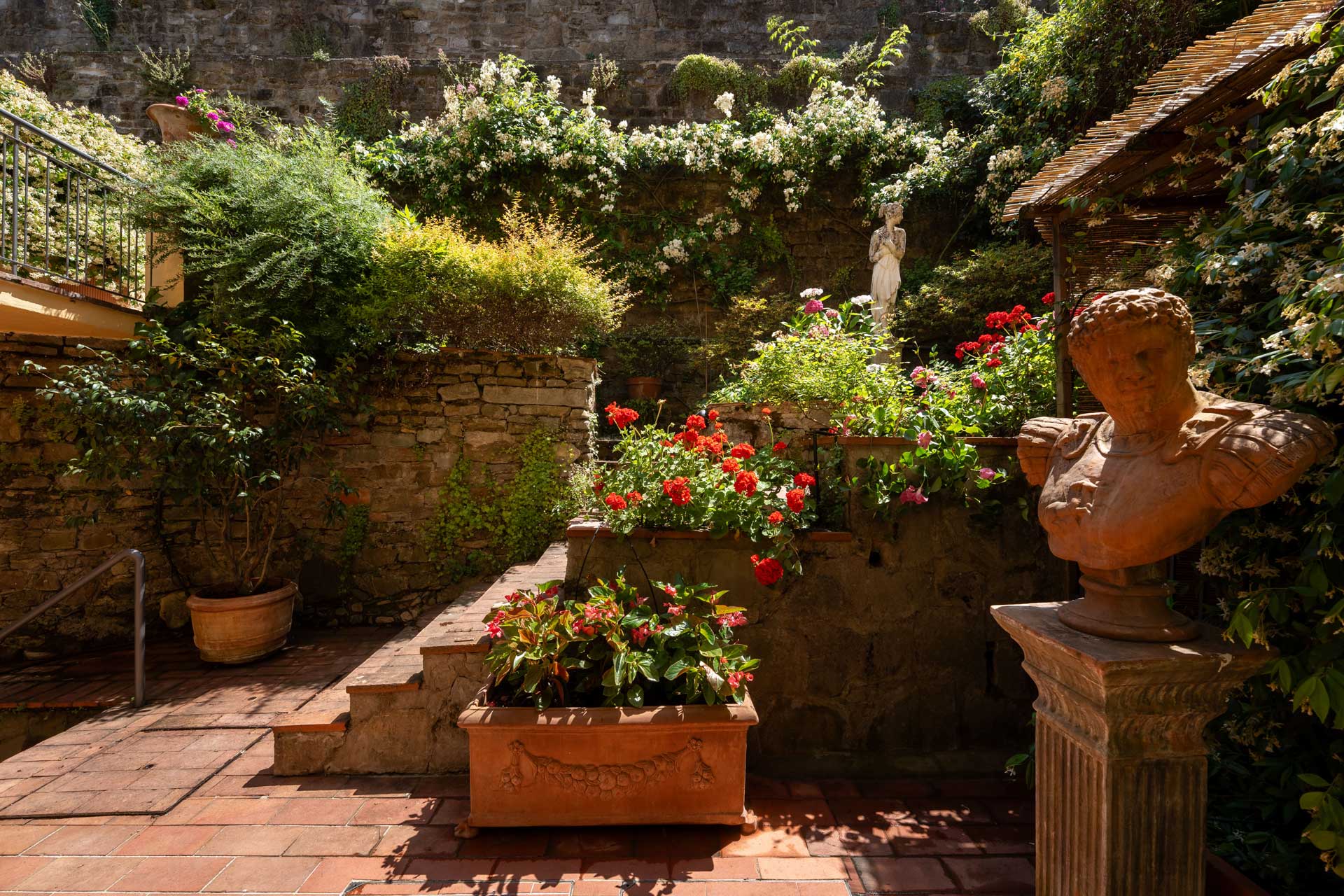 villa-angela_house_florence-tuscany-italy_exterior-design.jpg