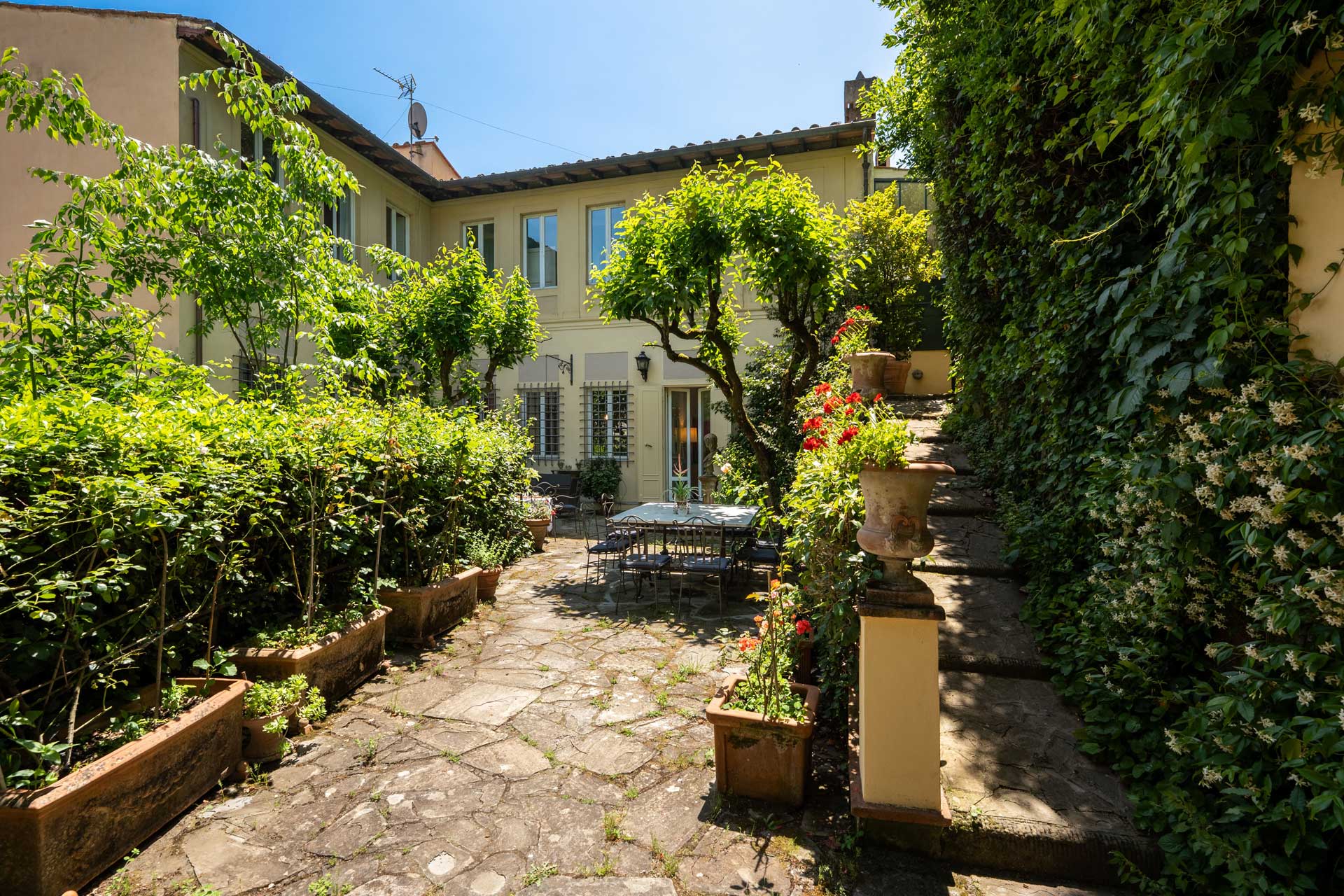villa-angela_house_florence-tuscany-italy_exterior-terrace.jpg