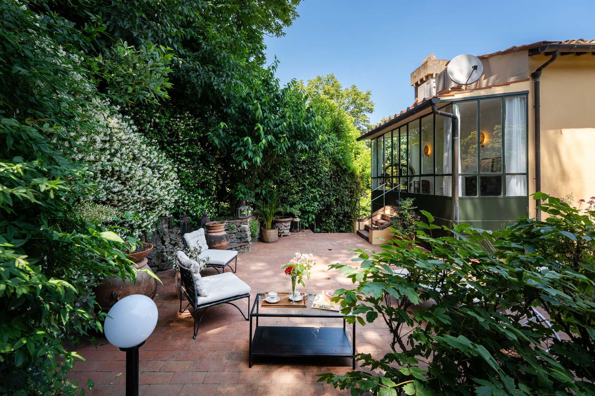 villa-angela_house_florence-tuscany-italy_exterior-terrace-space.jpg