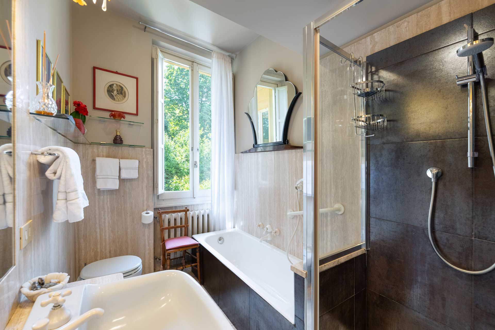 villa-angela_house_florence-tuscany-italy_interior-bath-room.jpg