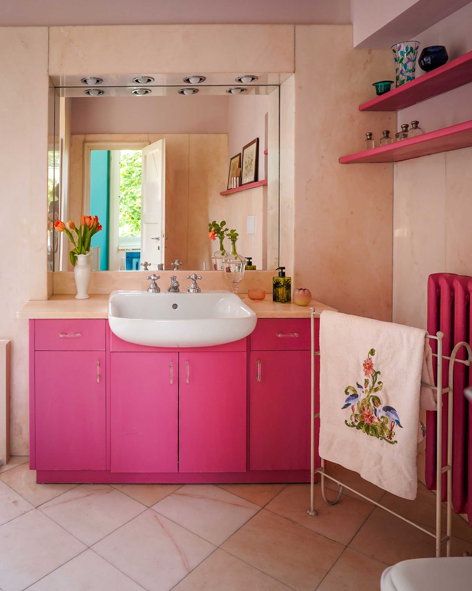villa-angela_house_florence-tuscany-italy_interior-bath-room-design.jpg