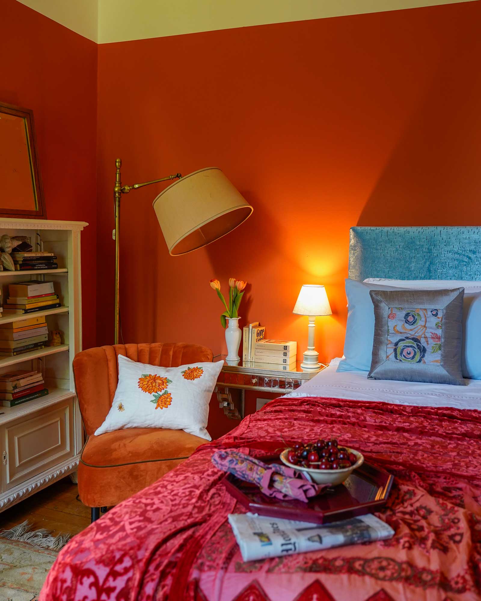 villa-angela_house_florence-tuscany-italy_interior-bed-detail.jpg
