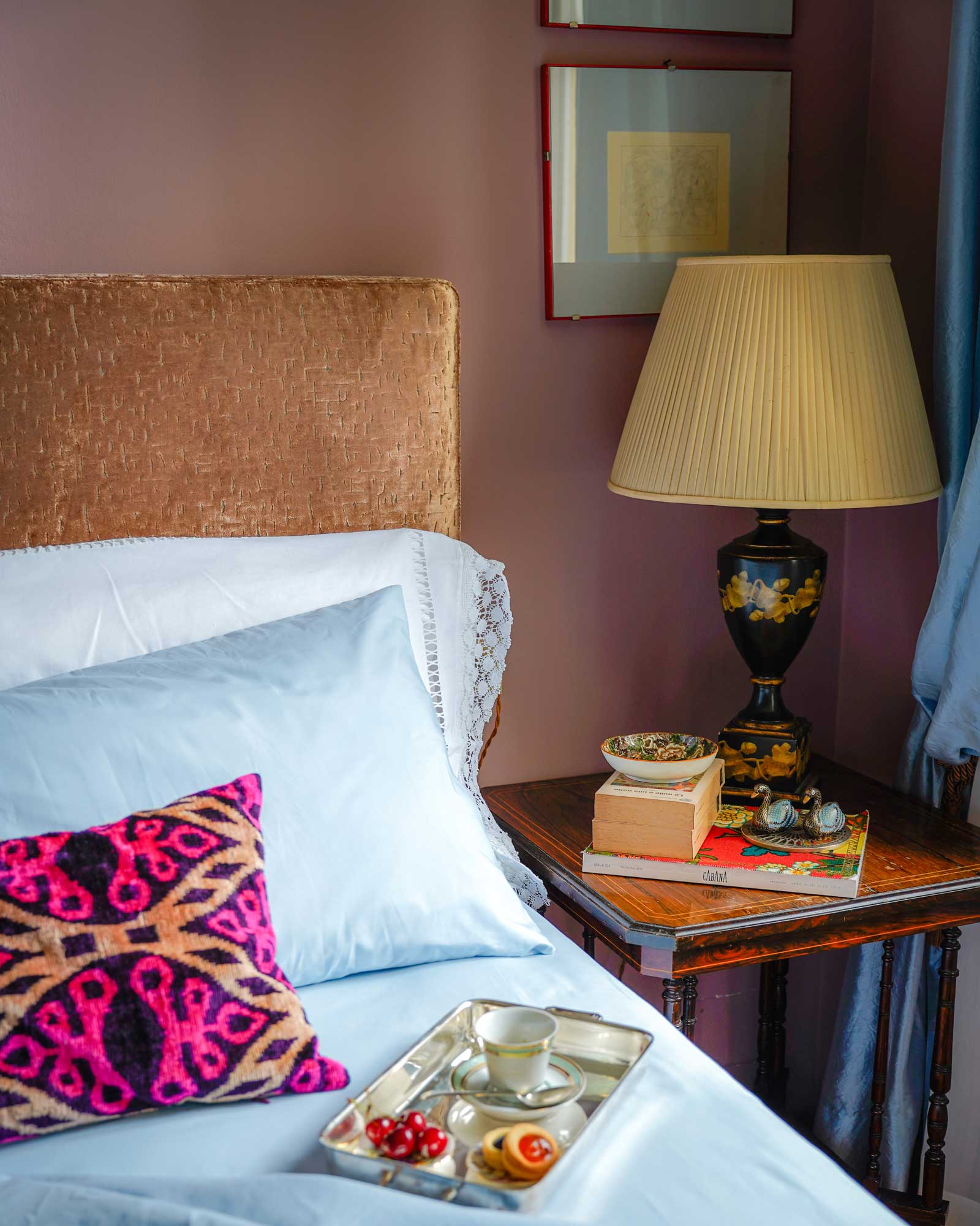 villa-angela_house_florence-tuscany-italy_interior-bedroom-detail.jpg