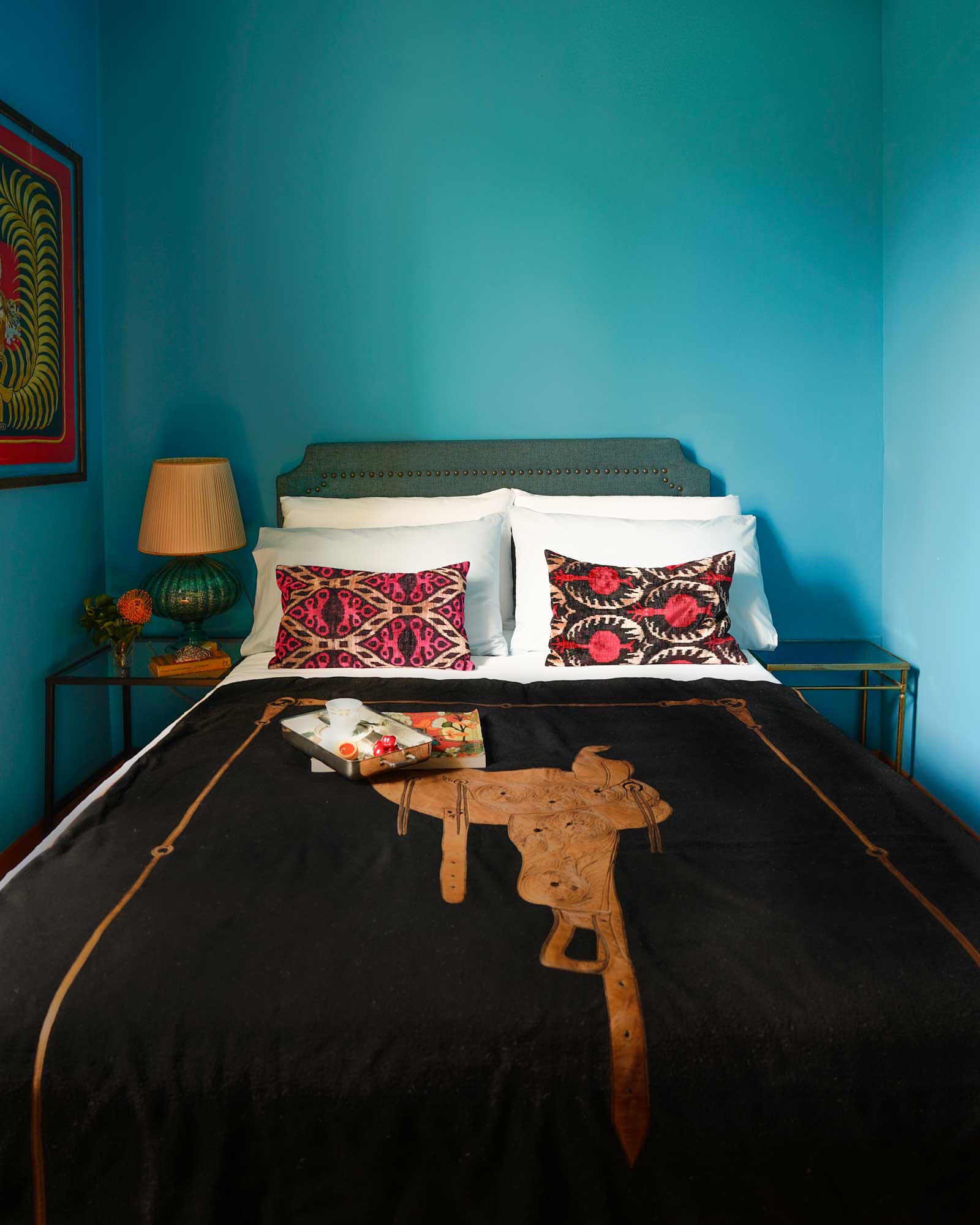 villa-angela_house_florence-tuscany-italy_interior-blue-bed.jpg