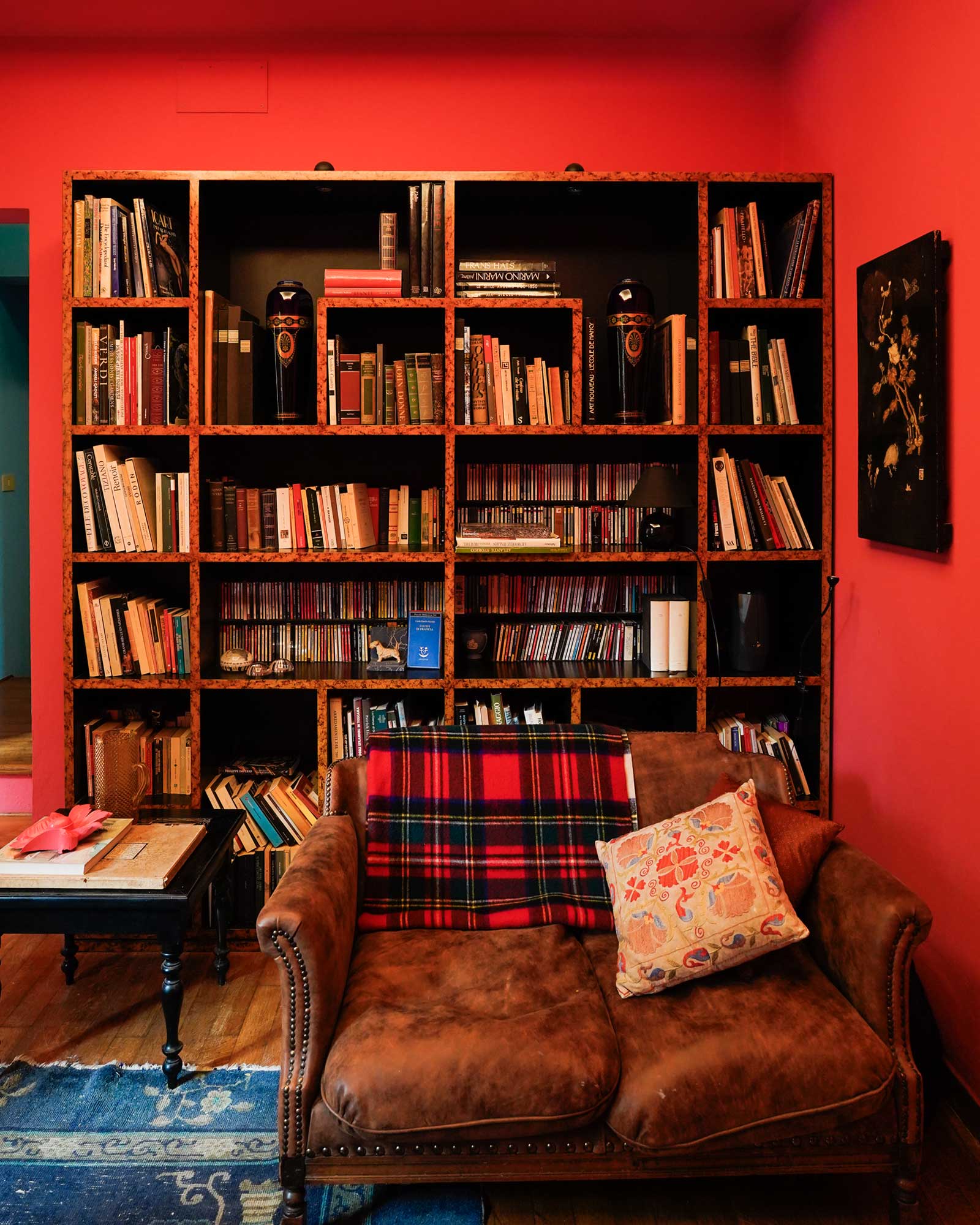 villa-angela_house_florence-tuscany-italy_interior-books.jpg