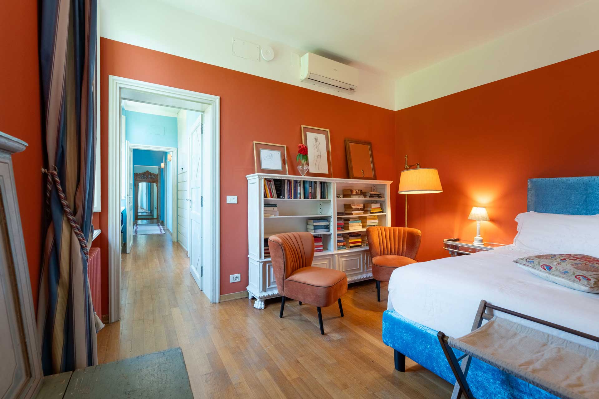 villa-angela_house_florence-tuscany-italy_interior-orange-bedroom.jpg